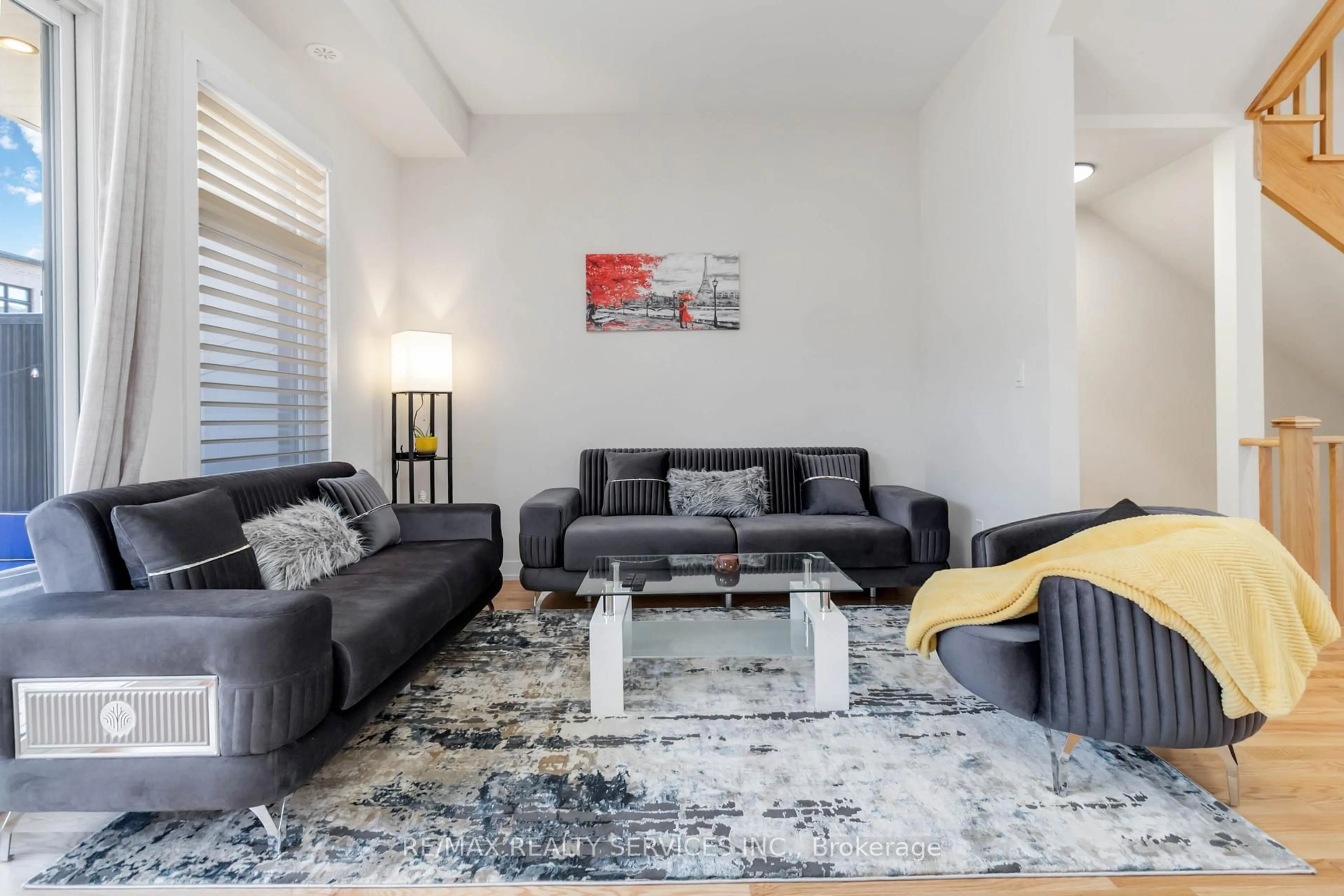 Living room with furniture, unknown for 3051 Meadowridge Dr, Oakville Ontario L6H 7Z4