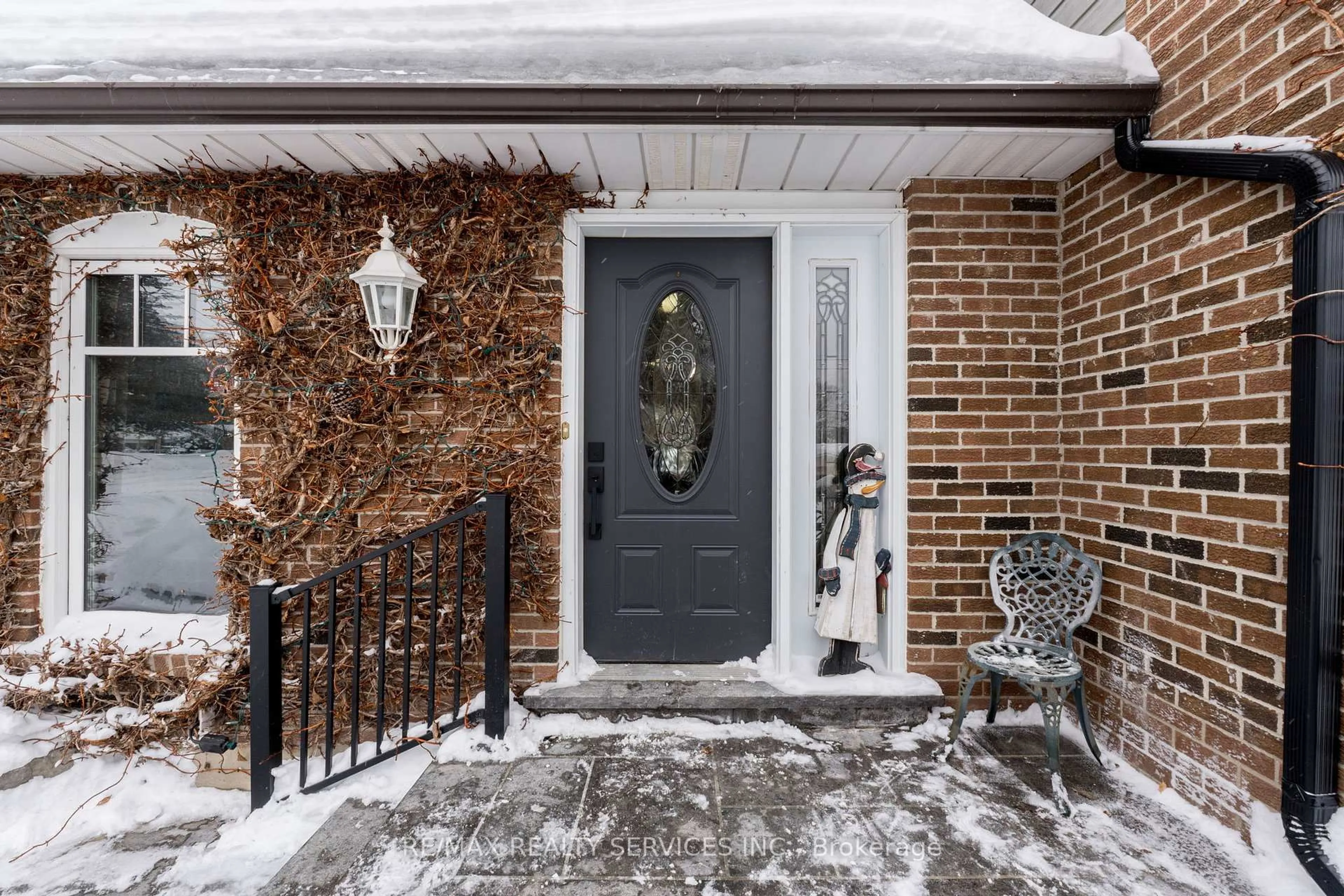 Indoor entryway for 25 Orsi Rd, Caledon Ontario L7C 1H6