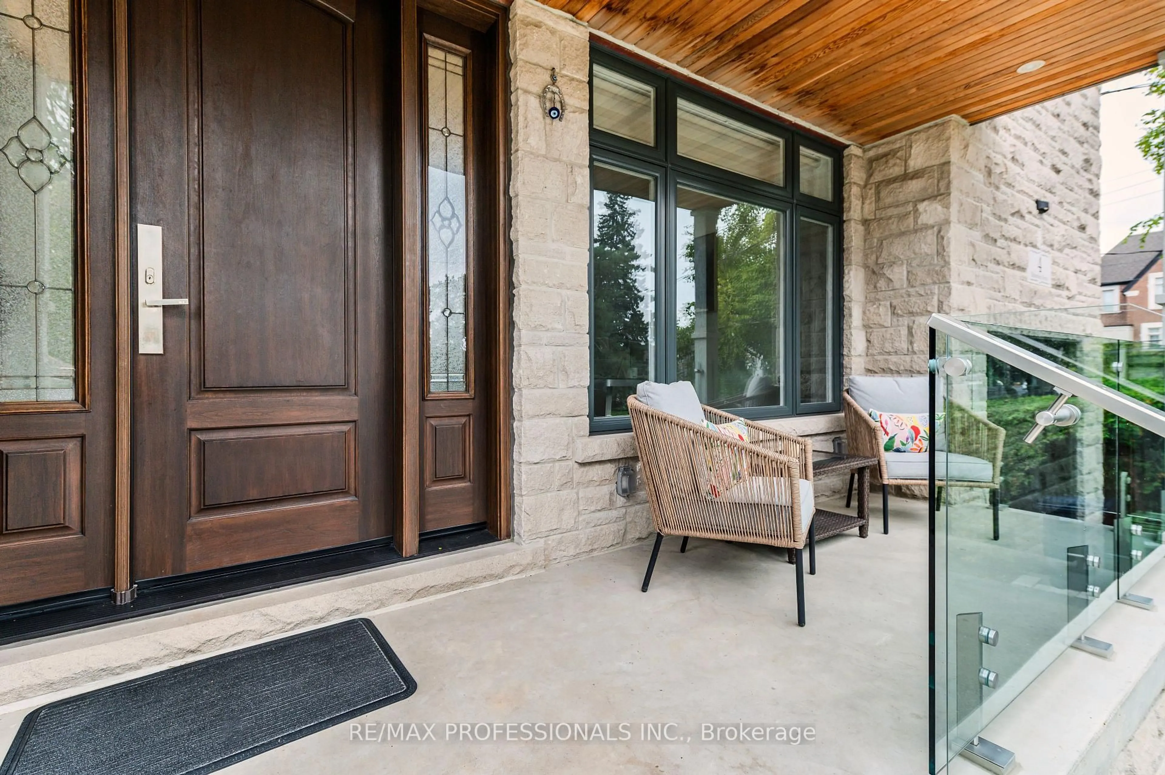 Indoor entryway for 4 Dunrobin Dr, Toronto Ontario M9B 2S9