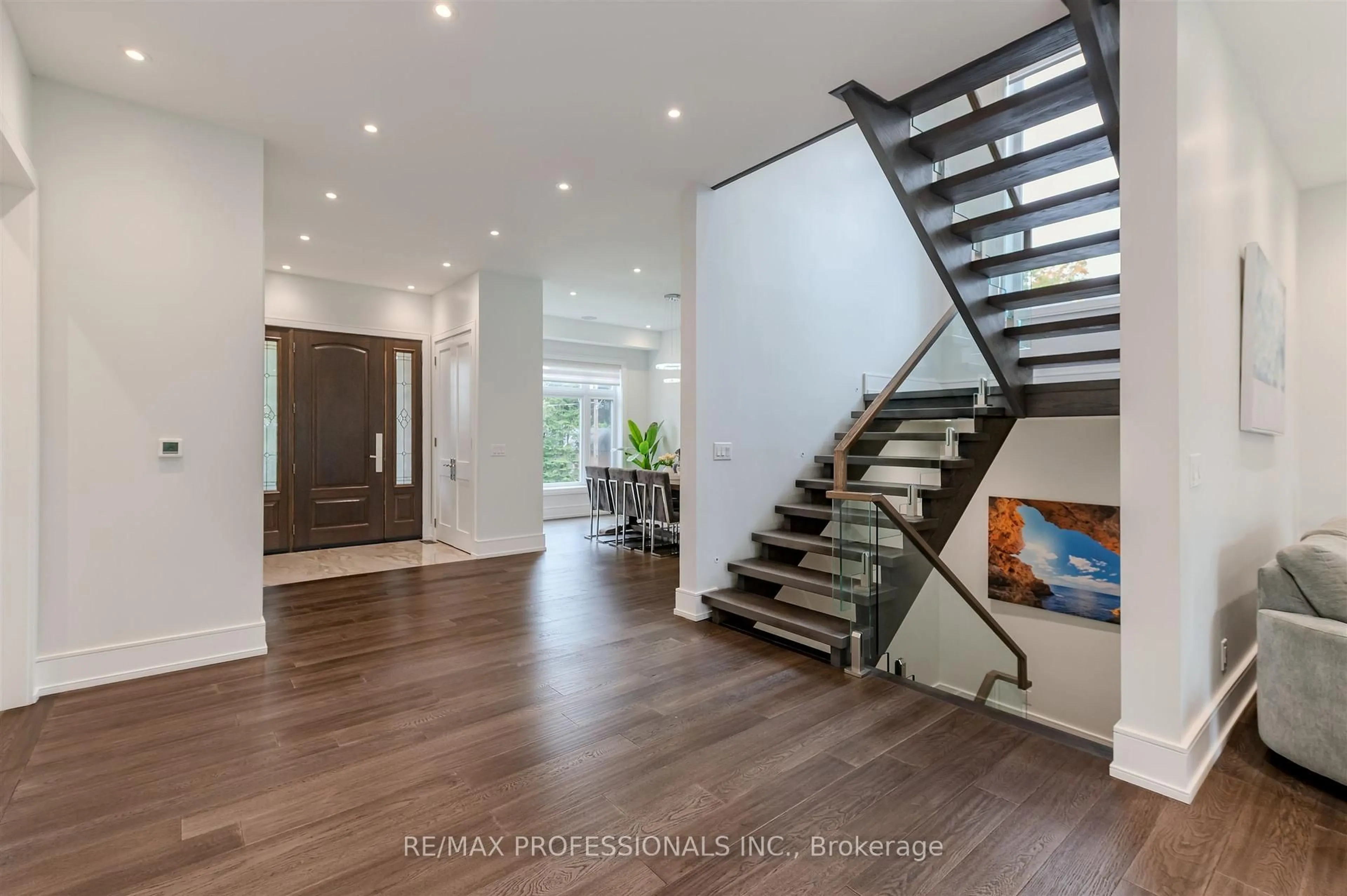 Indoor entryway for 4 Dunrobin Dr, Toronto Ontario M9B 2S9