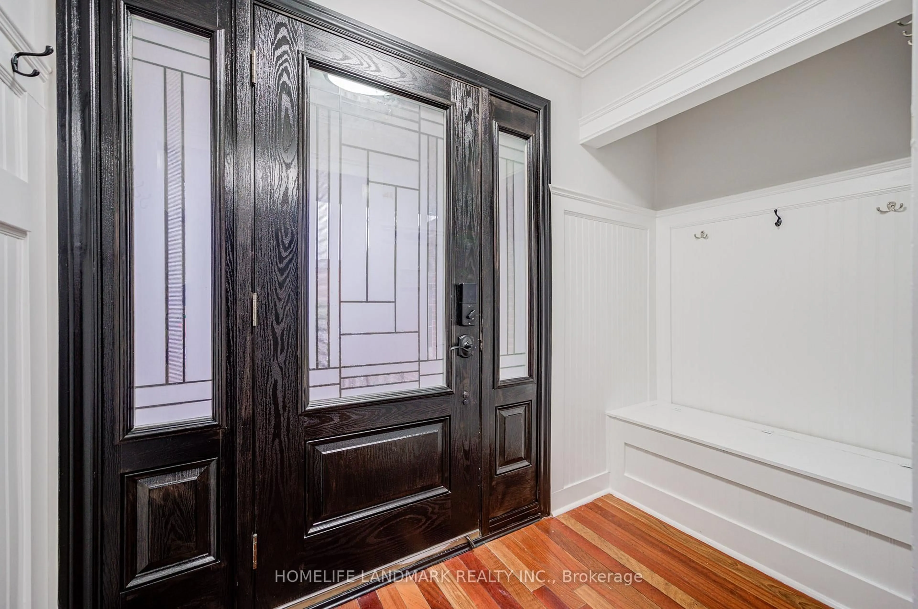 Indoor entryway for 377 Parkridge Cres, Oakville Ontario L6M 1A8