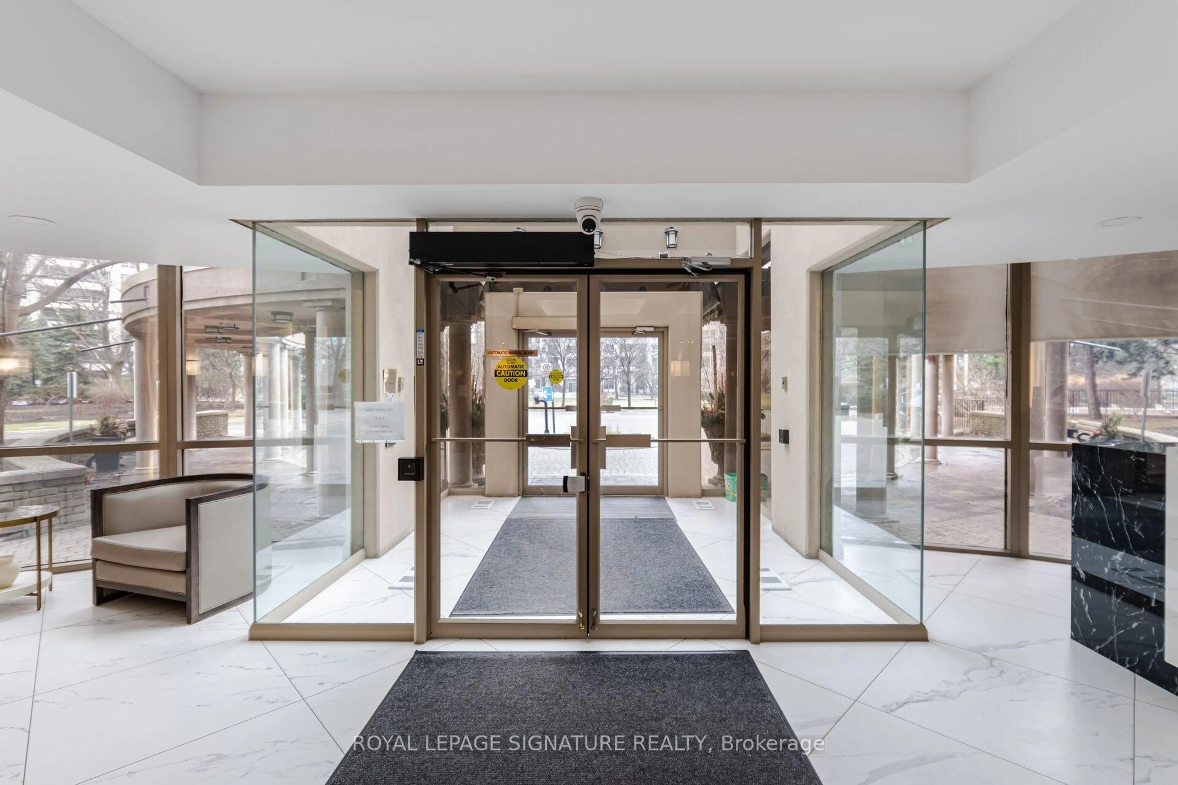 Indoor foyer for 45 Kingsbridge Garden Circ #3208, Mississauga Ontario L5R 3K4