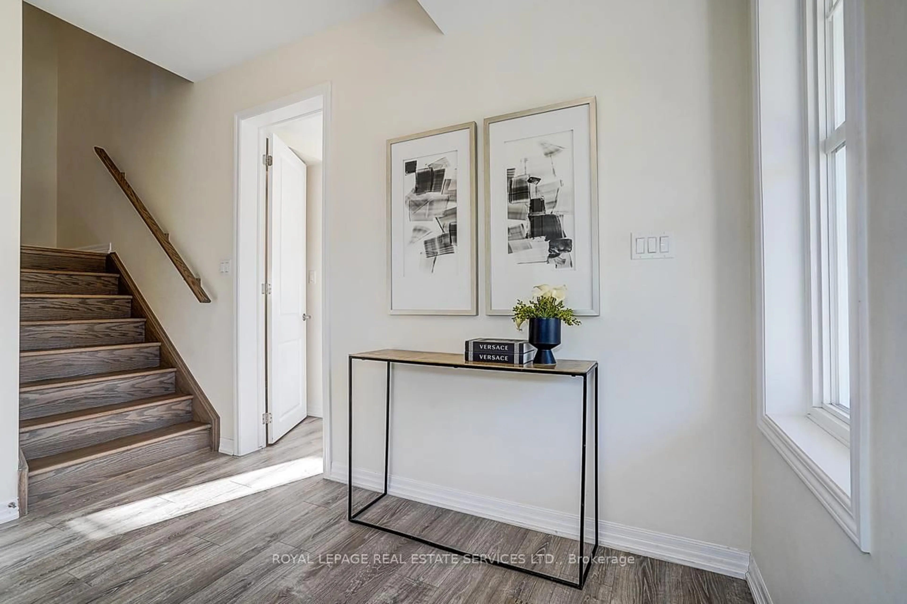 Indoor entryway for 3439 George Savage Ave, Oakville Ontario L6M 1R6