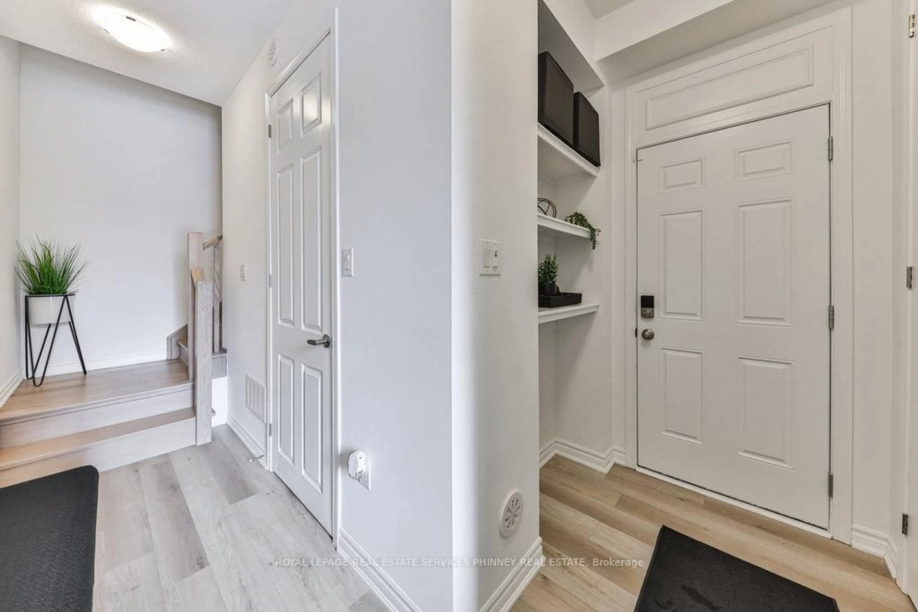 Indoor entryway for 1841 Thames Circ, Milton Ontario L9E 2A4