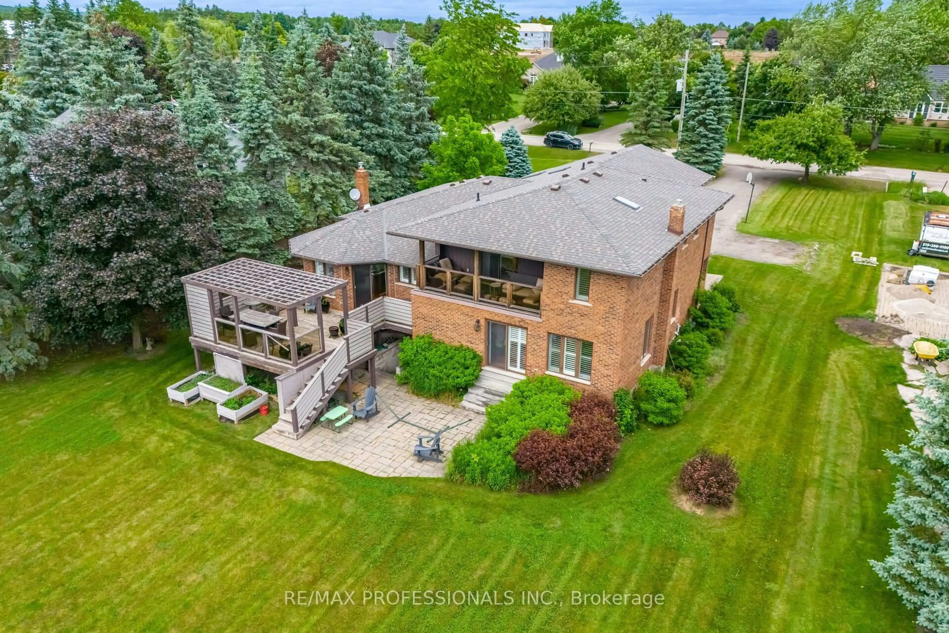 A pic from outside/outdoor area/front of a property/back of a property/a pic from drone, unknown for 12130 Eighth Line, Halton Hills Ontario L7G 4S4