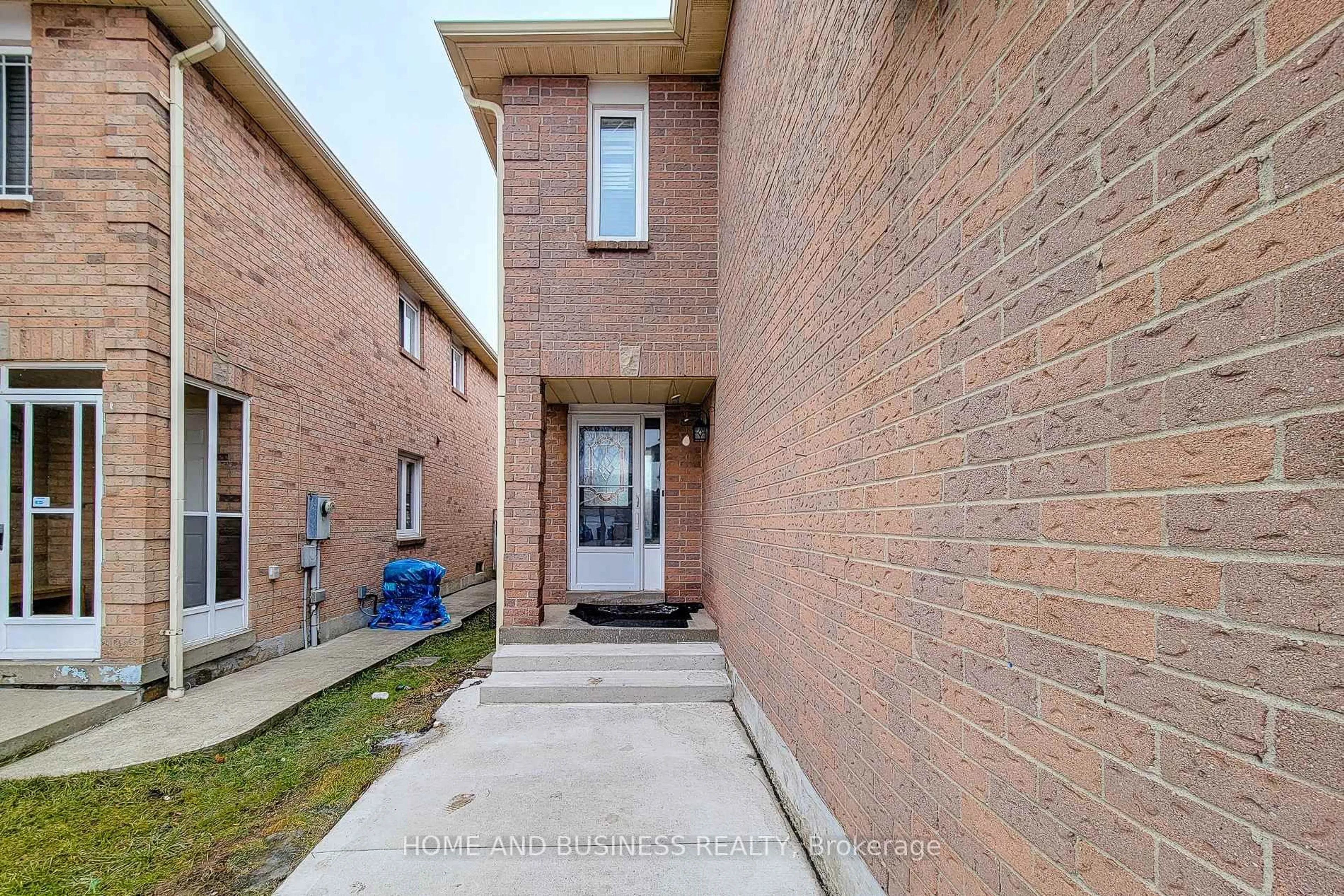 Home with brick exterior material, street for 5213 Palomar Cres, Mississauga Ontario L5R 2W8
