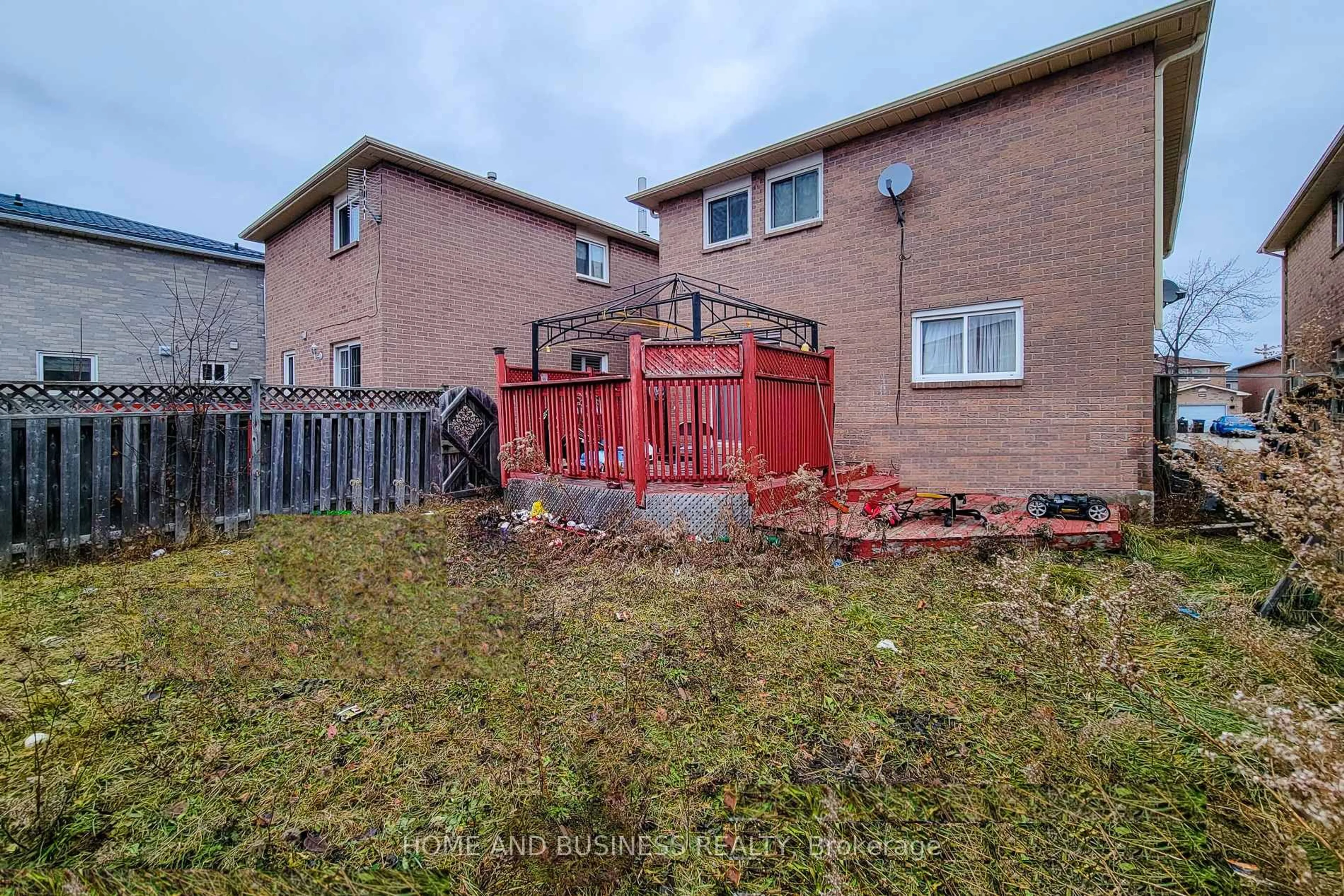 A pic from outside/outdoor area/front of a property/back of a property/a pic from drone, street for 5213 Palomar Cres, Mississauga Ontario L5R 2W8