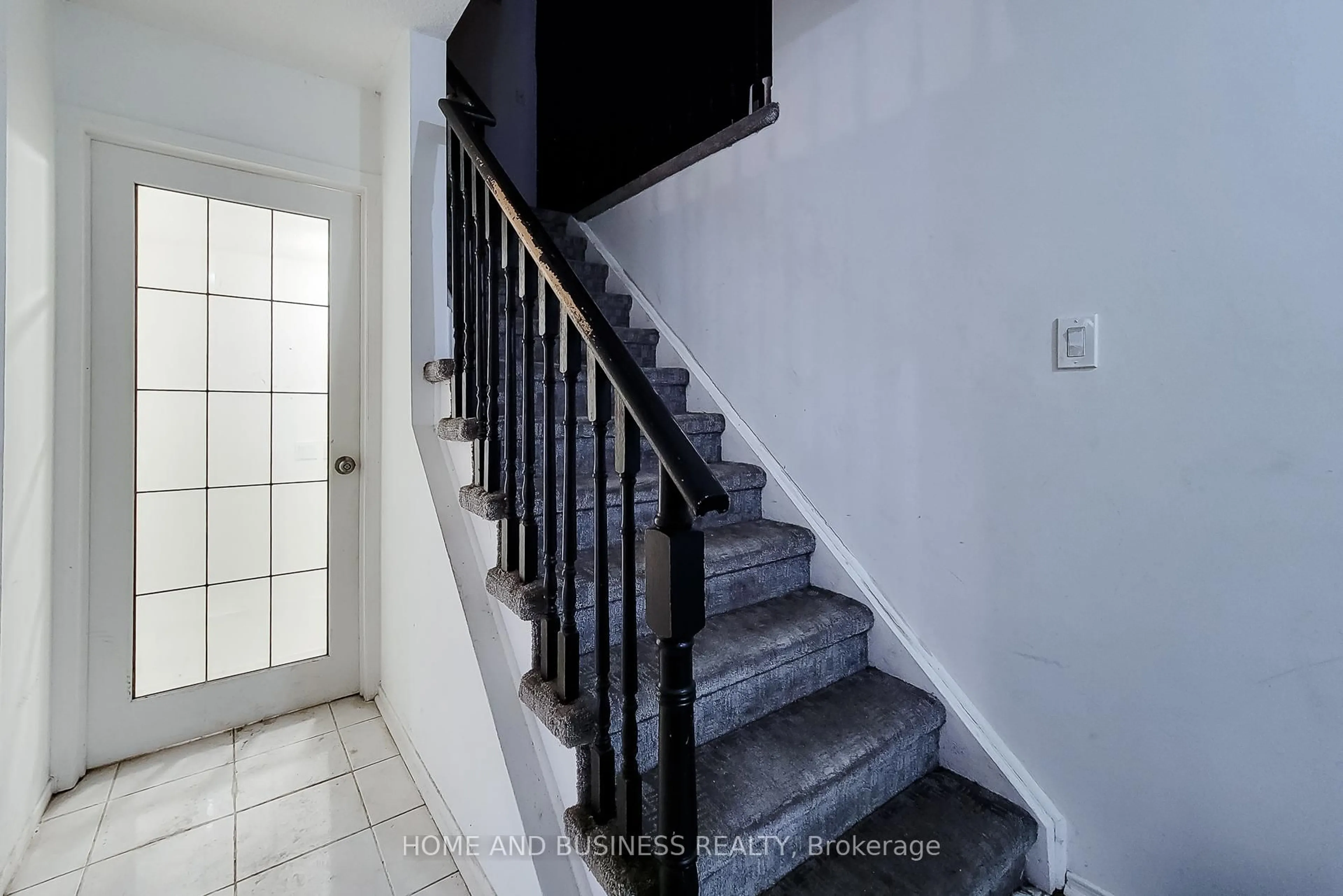 Stairs for 5213 Palomar Cres, Mississauga Ontario L5R 2W8