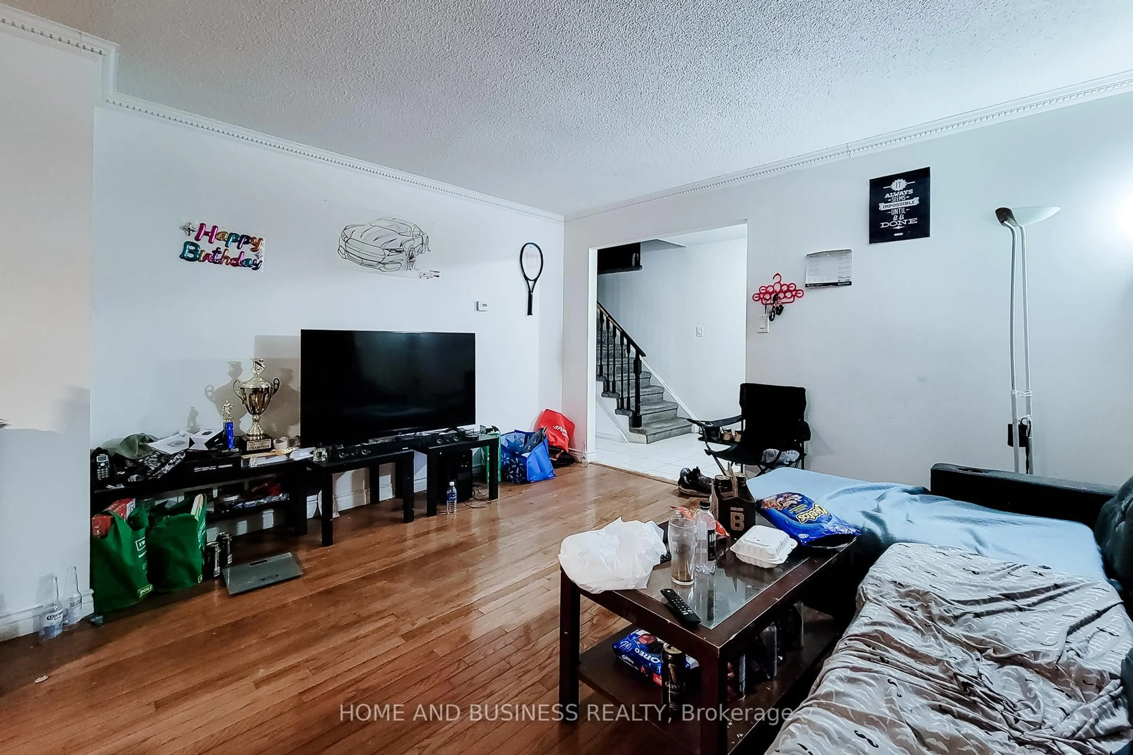 A pic of a room for 5213 Palomar Cres, Mississauga Ontario L5R 2W8