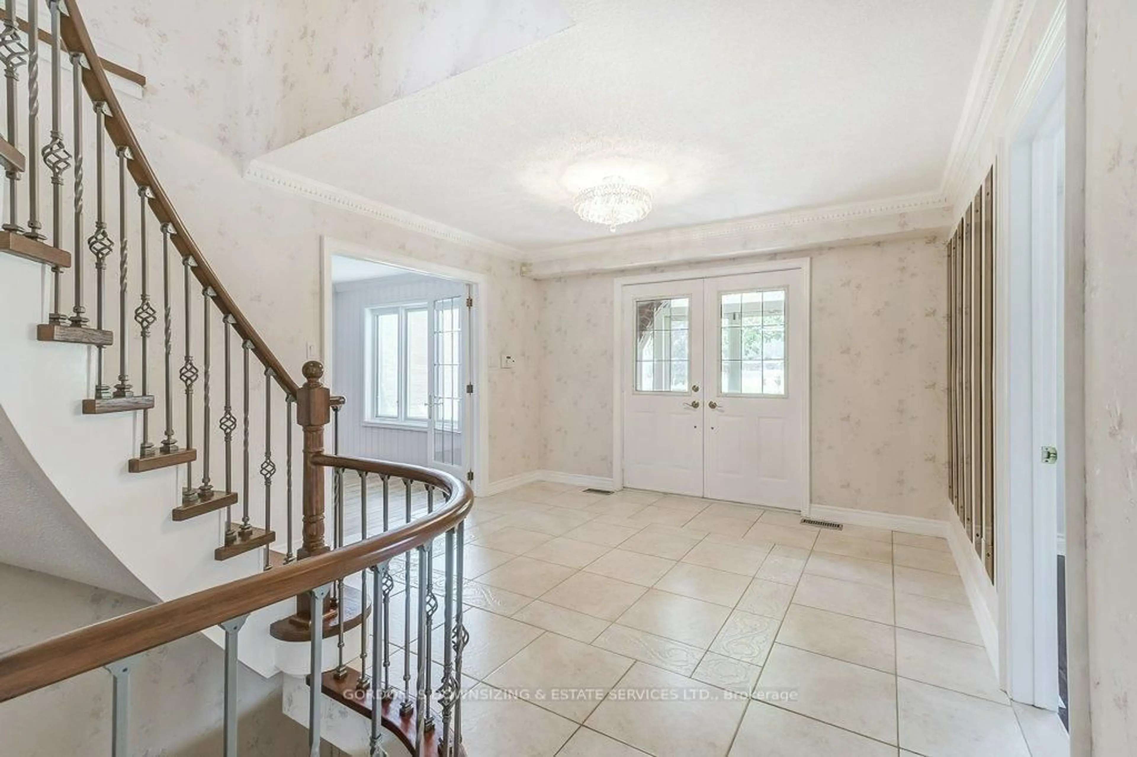 Indoor foyer for 25 Mount Forest Dr, Brampton Ontario L6Z 2A7
