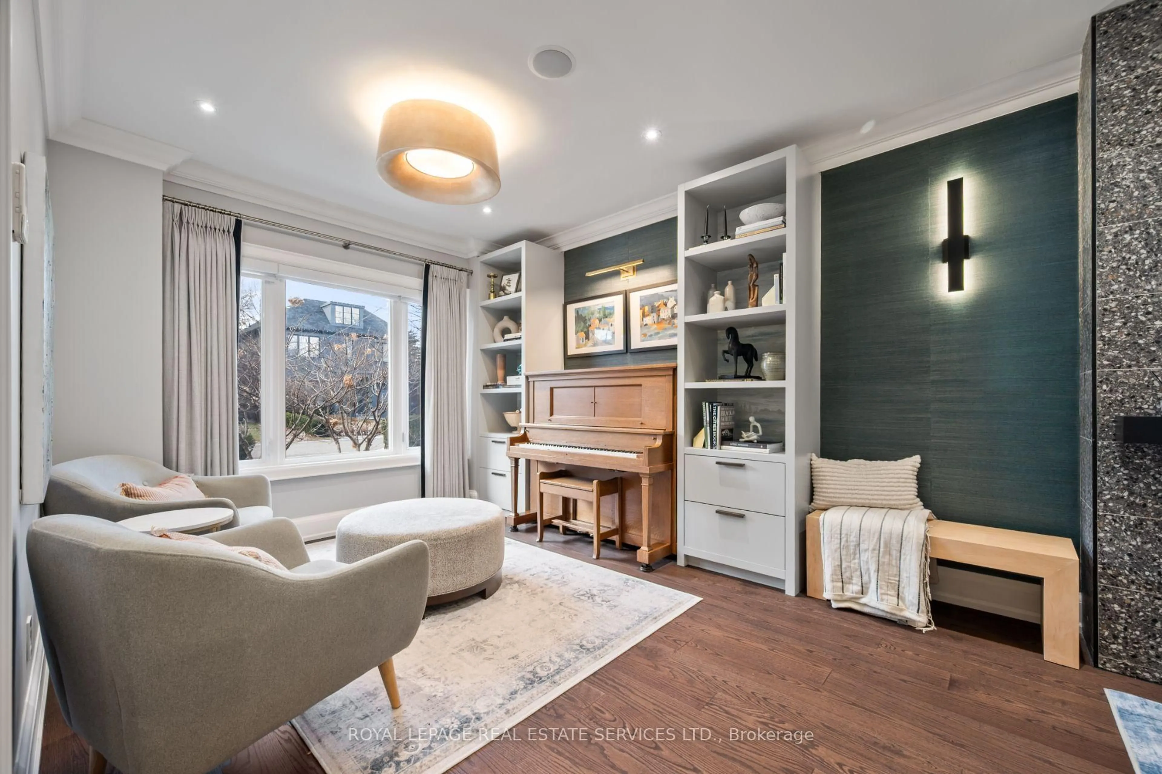 Living room with furniture, unknown for 132 Strath Ave, Toronto Ontario M8X 1R5