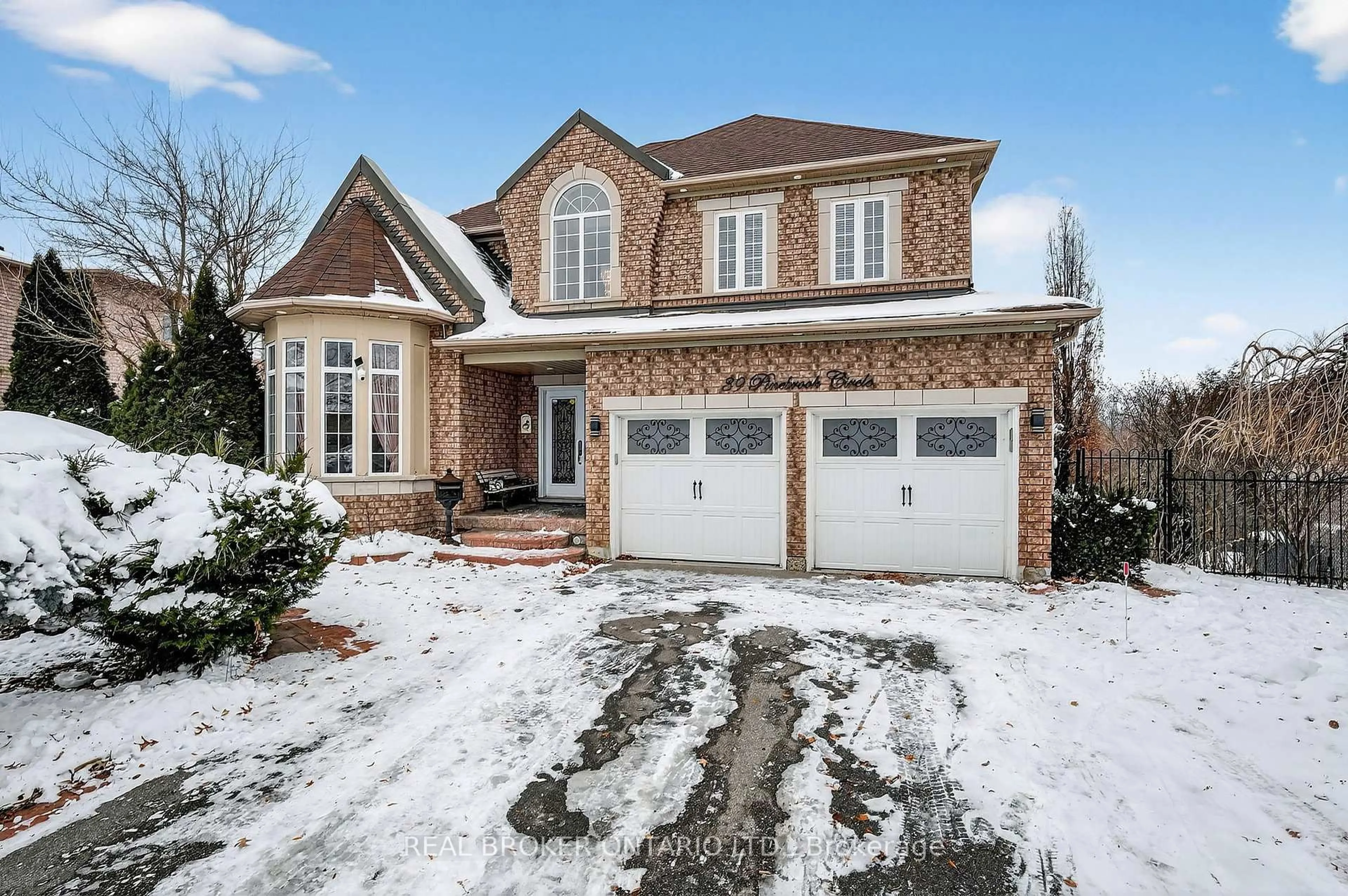 Home with brick exterior material, street for 39 Pinebrook Circ, Caledon Ontario L7C 1C4