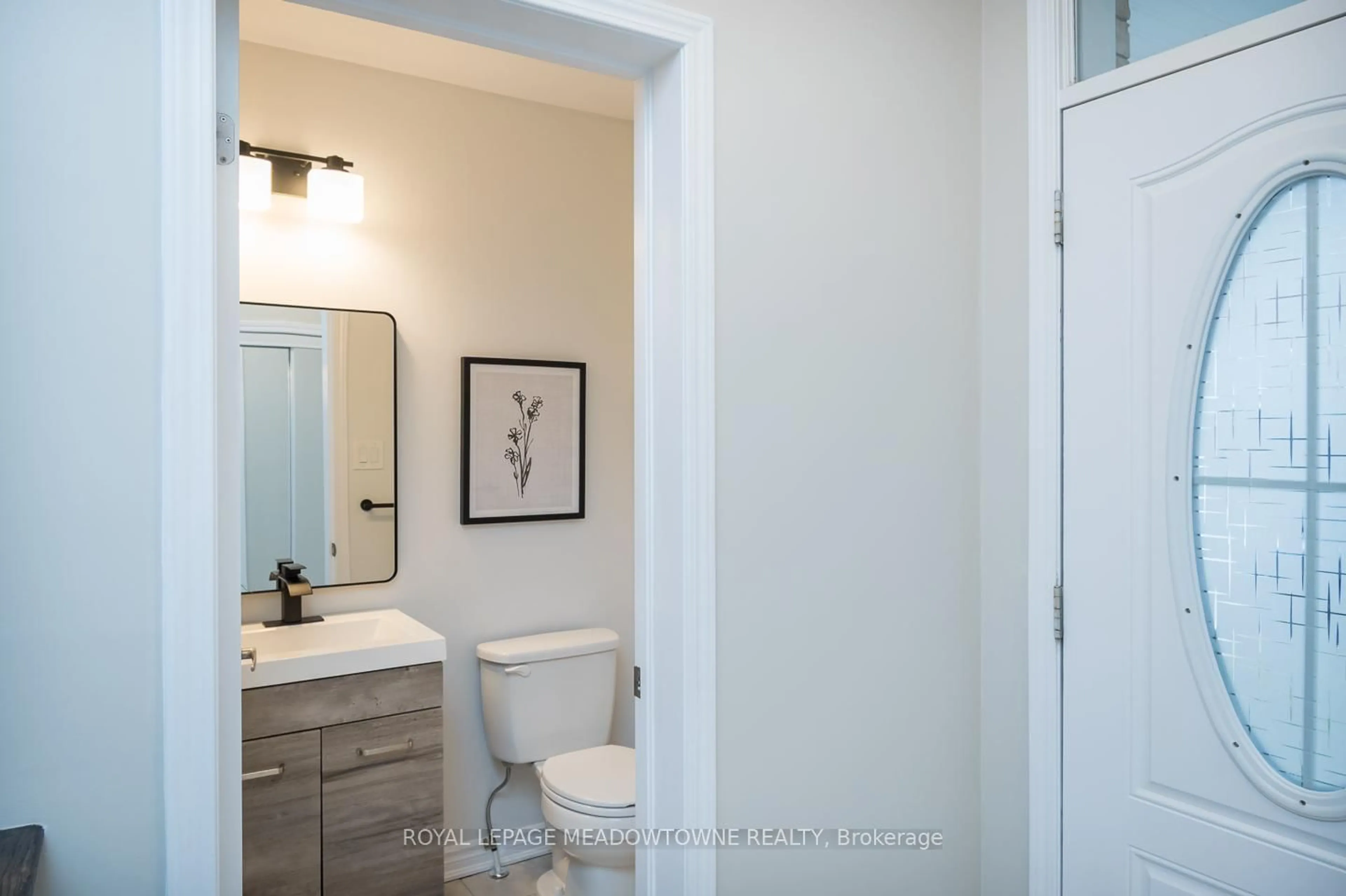 Standard bathroom, ceramic/tile floor for 1667 Clitherow St, Milton Ontario L9E 0A2