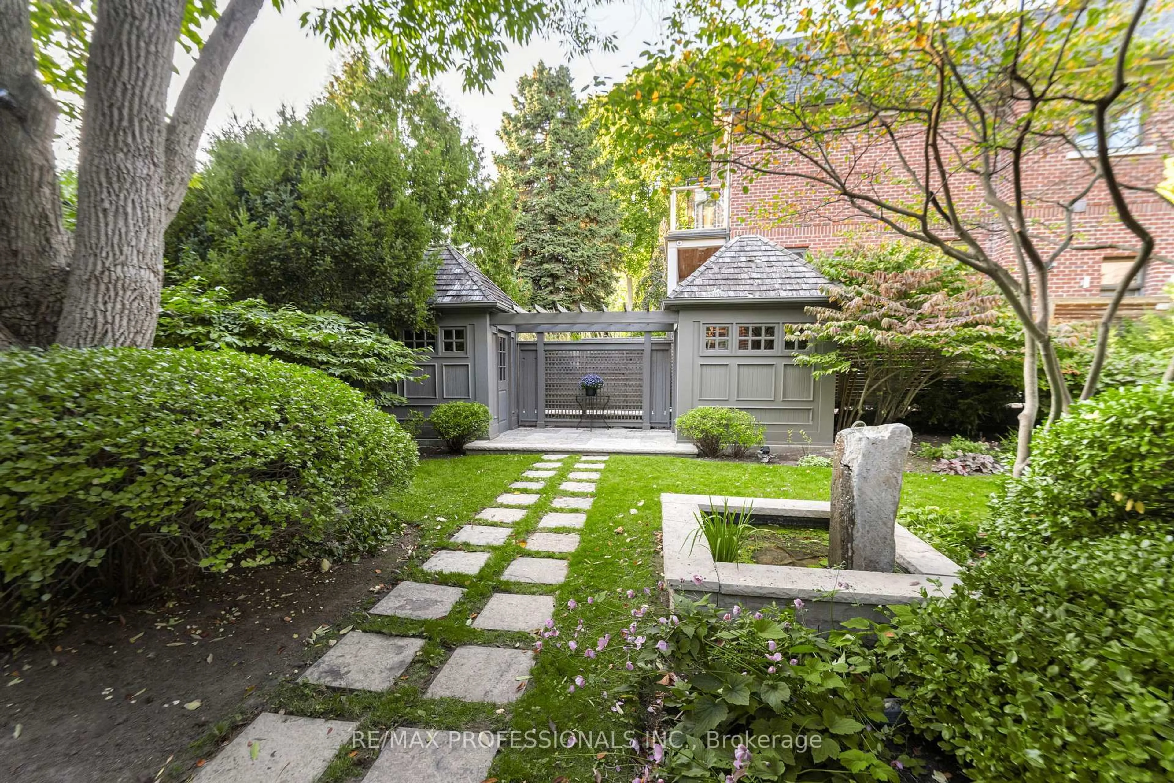 Patio, street for 80 Kingsway Cres, Toronto Ontario M8X 2R6