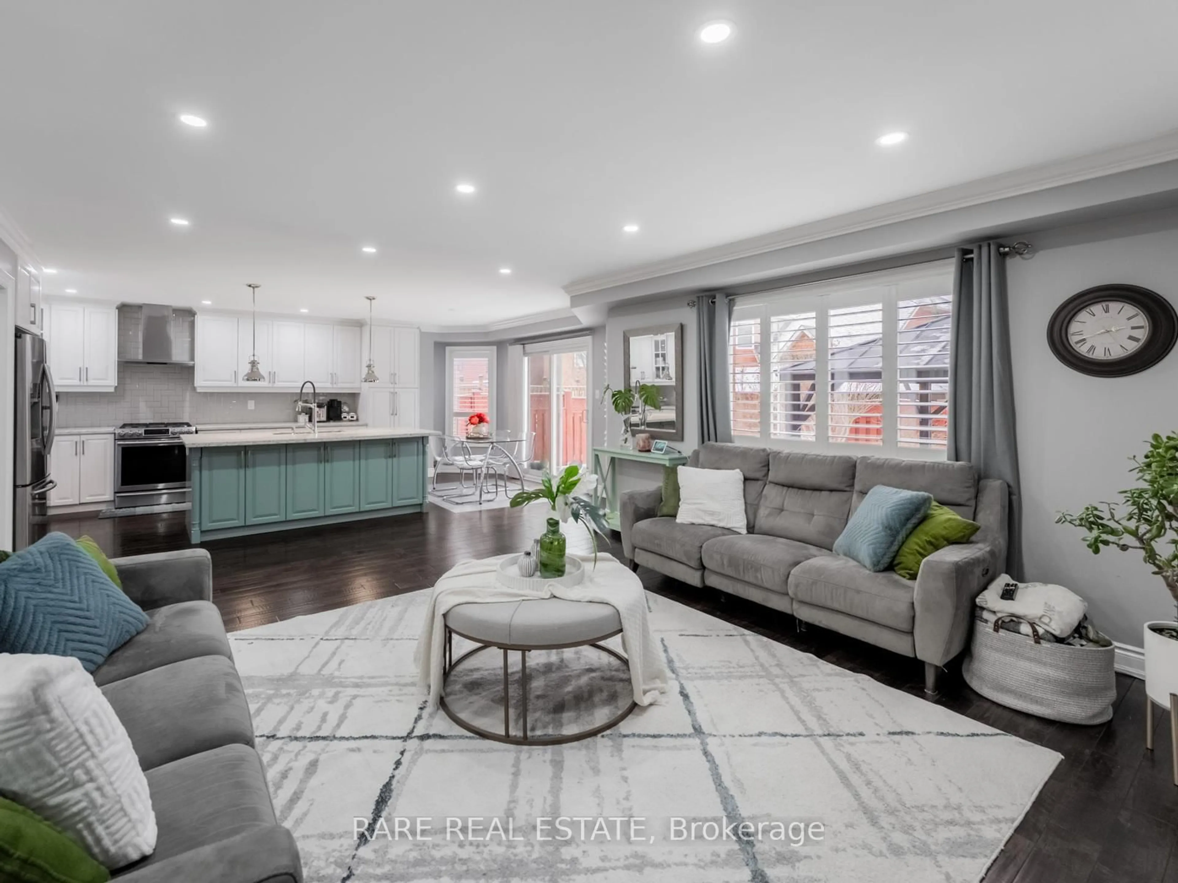 Living room with furniture, unknown for 33 SOUTHBEND Dr, Brampton Ontario L7A 1K5