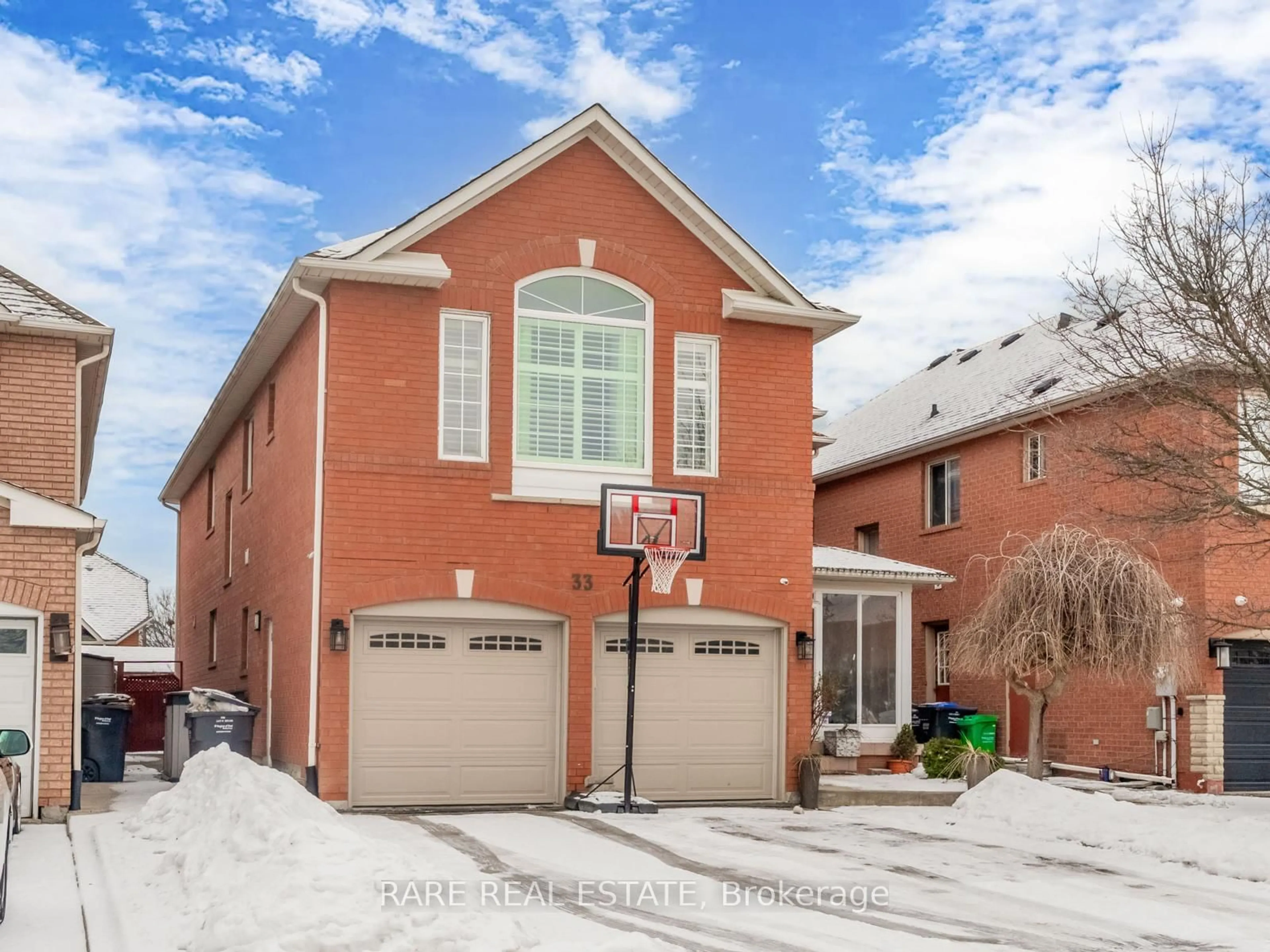 Home with brick exterior material, street for 33 SOUTHBEND Dr, Brampton Ontario L7A 1K5