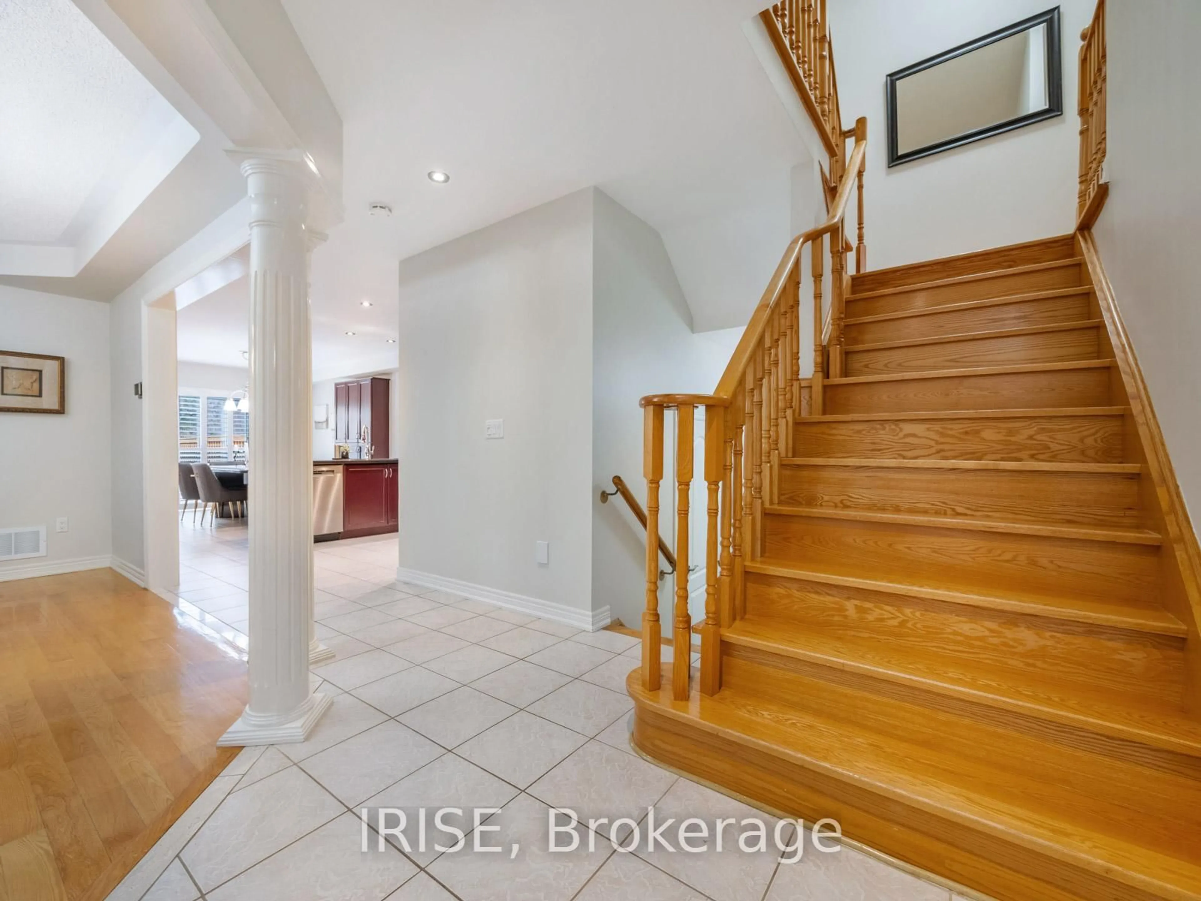 Unknown for 855 Knotty Pine Grve, Mississauga Ontario L5W 1K2