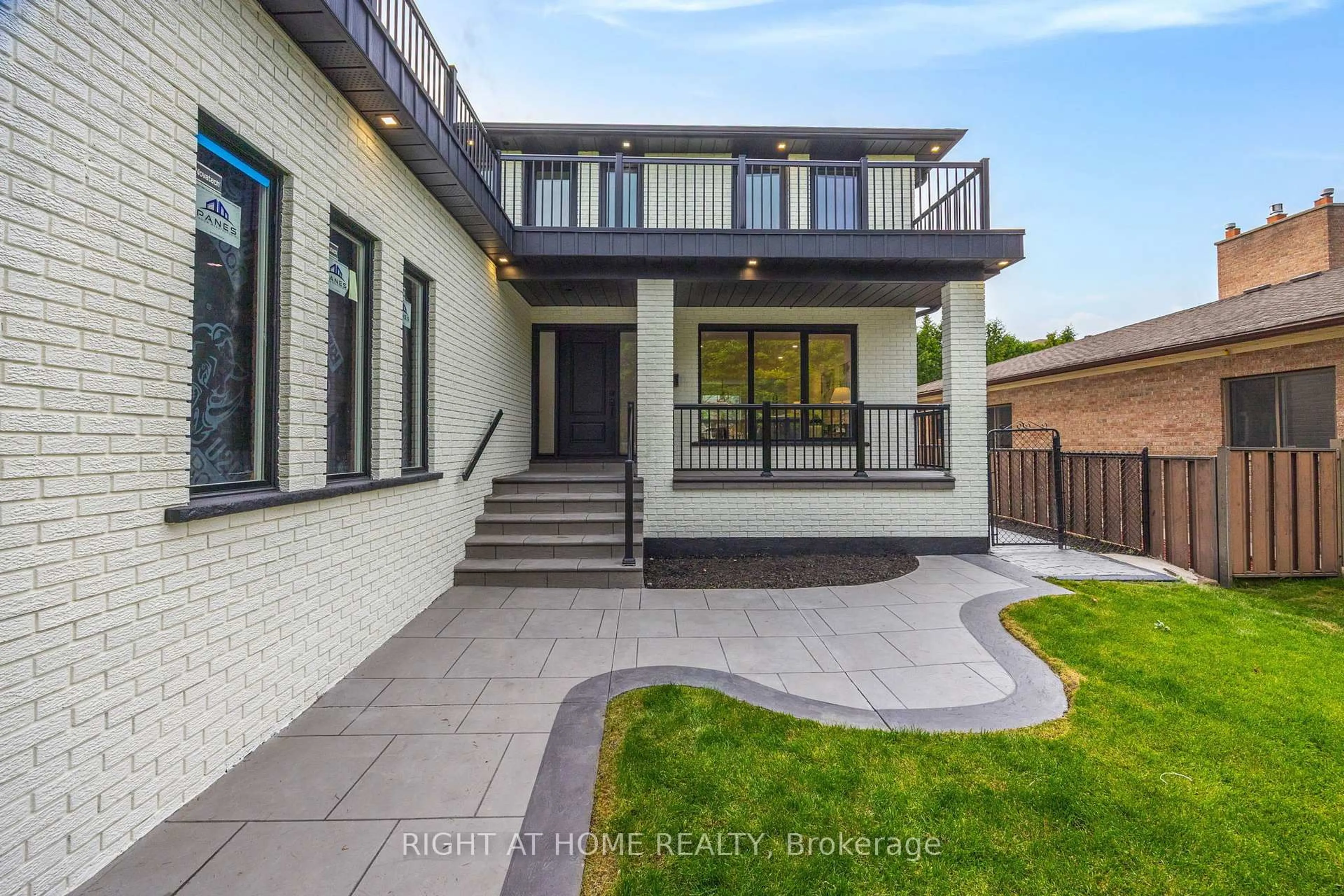 Home with brick exterior material, street for 3049 Golden Orchard Dr, Mississauga Ontario L4X 2V1