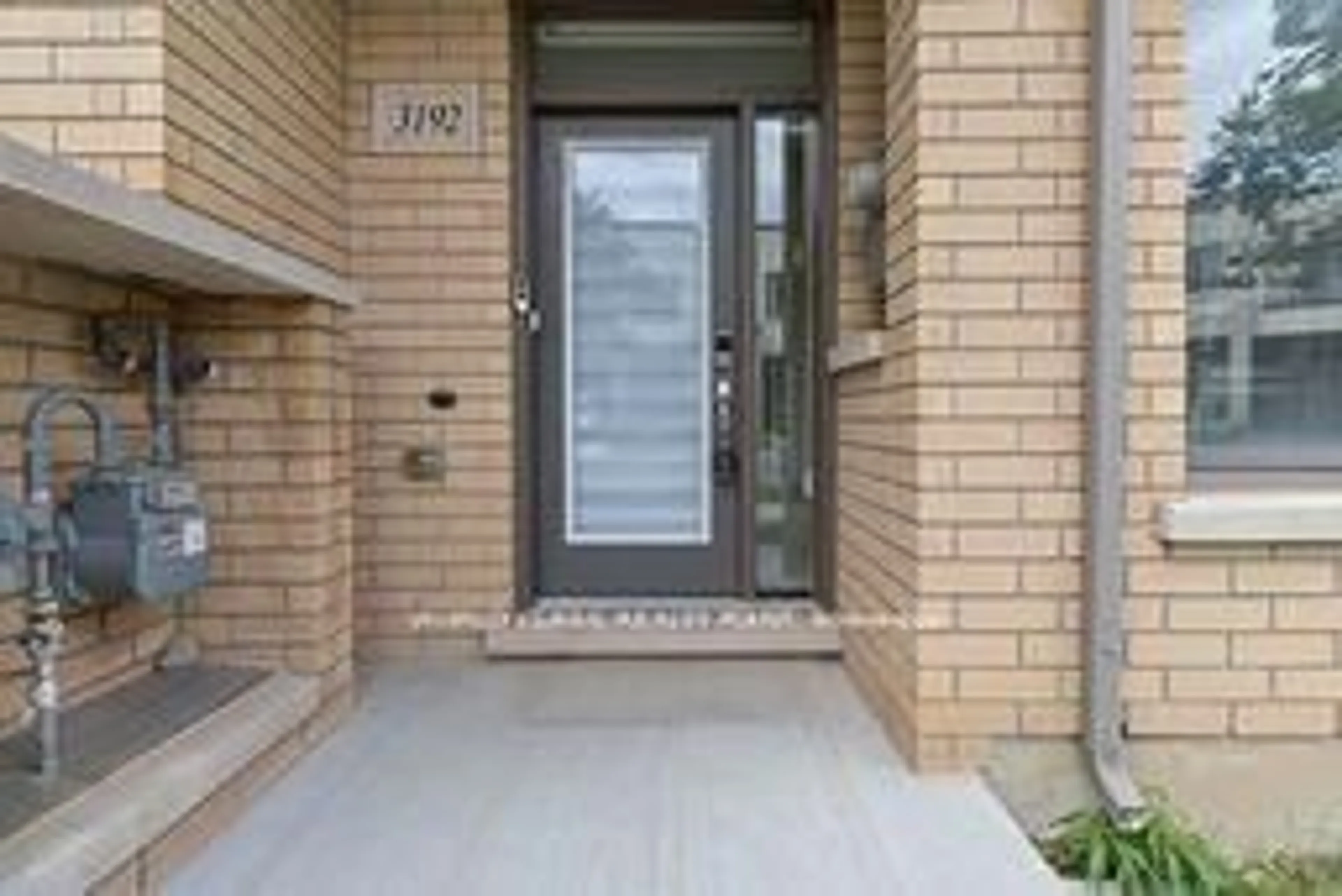Indoor entryway for 3192 Mintwood Circ, Oakville Ontario L6H 0P1