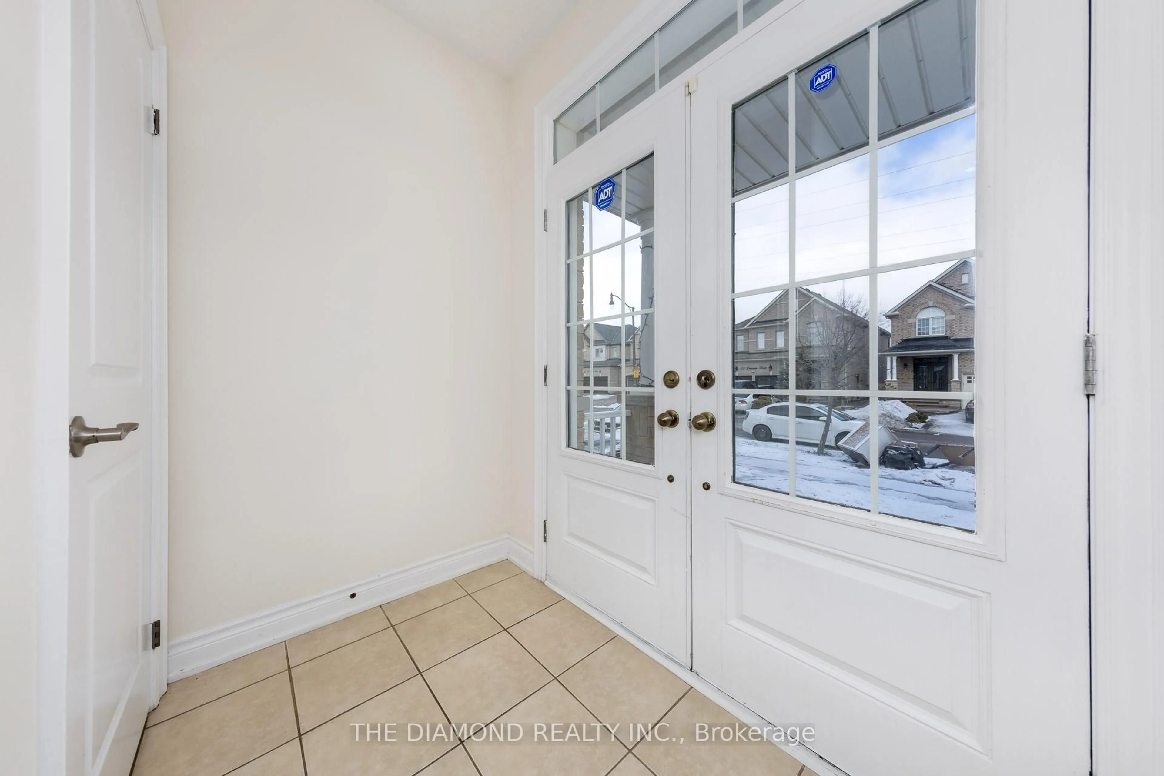 Indoor entryway for 62 Durango Dr, Brampton Ontario L6X 5G9