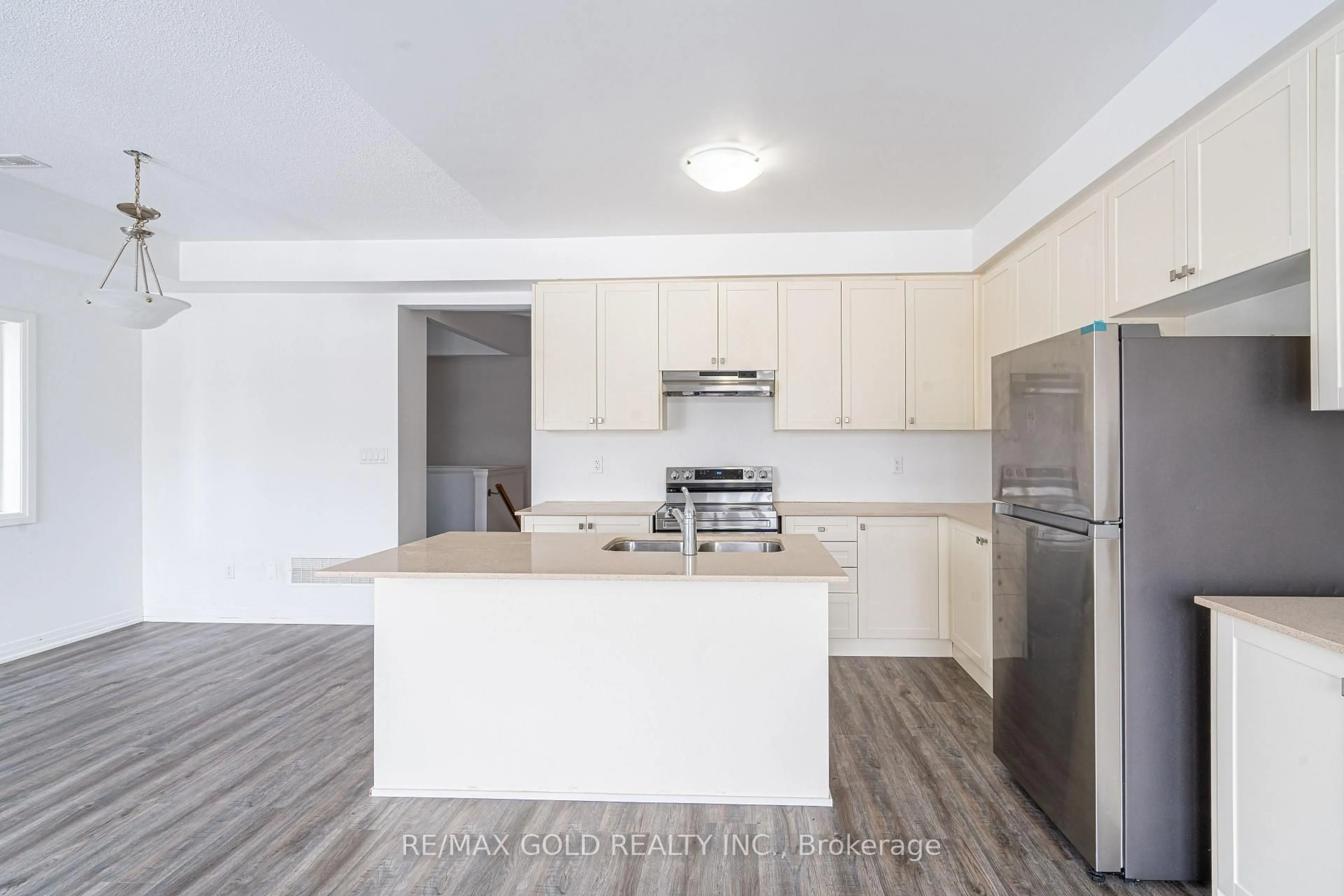 Open concept kitchen, unknown for 18 Haydrop Rd, Brampton Ontario L6P 4P3