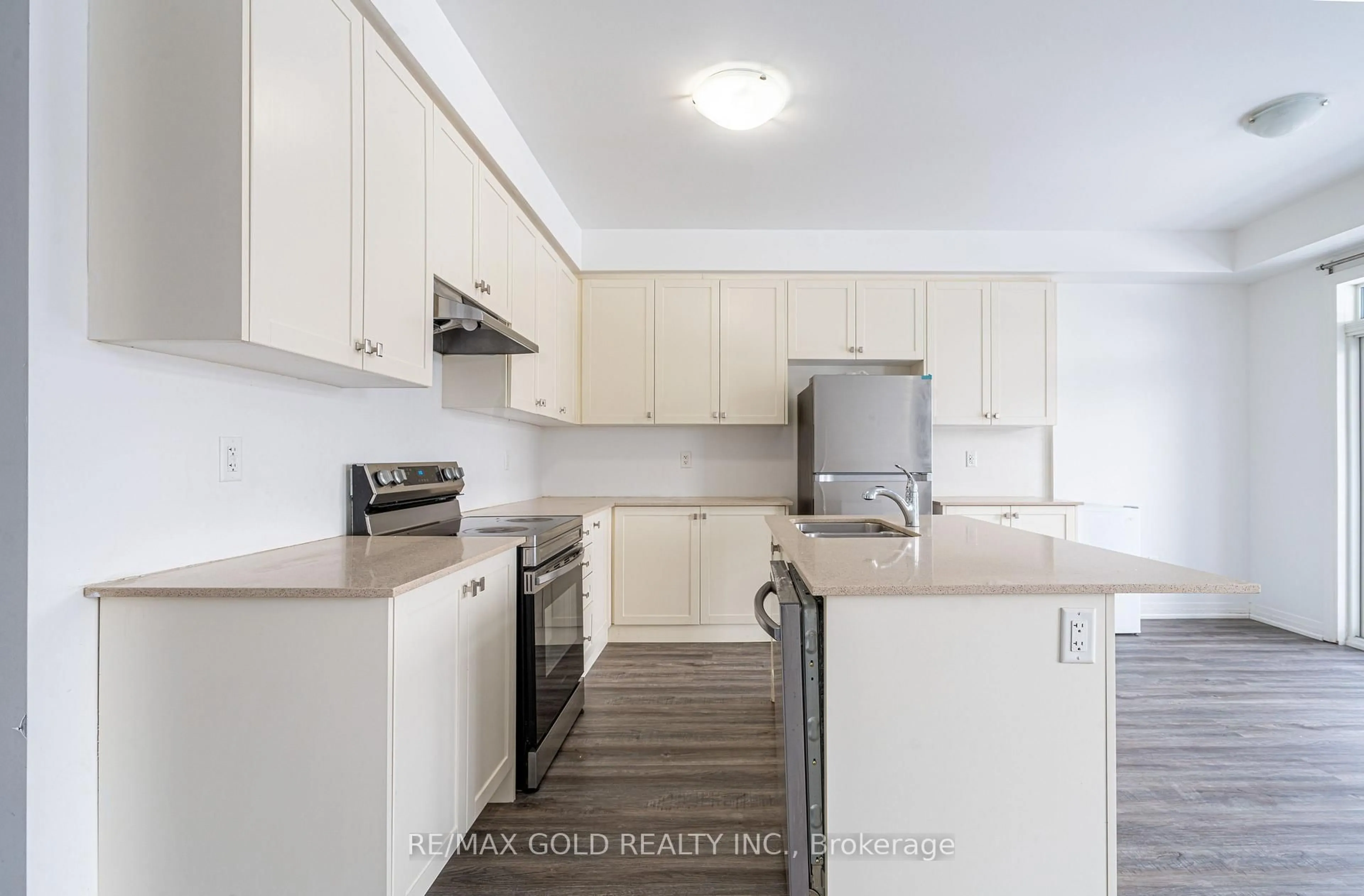 Standard kitchen, unknown for 18 Haydrop Rd, Brampton Ontario L6P 4P3