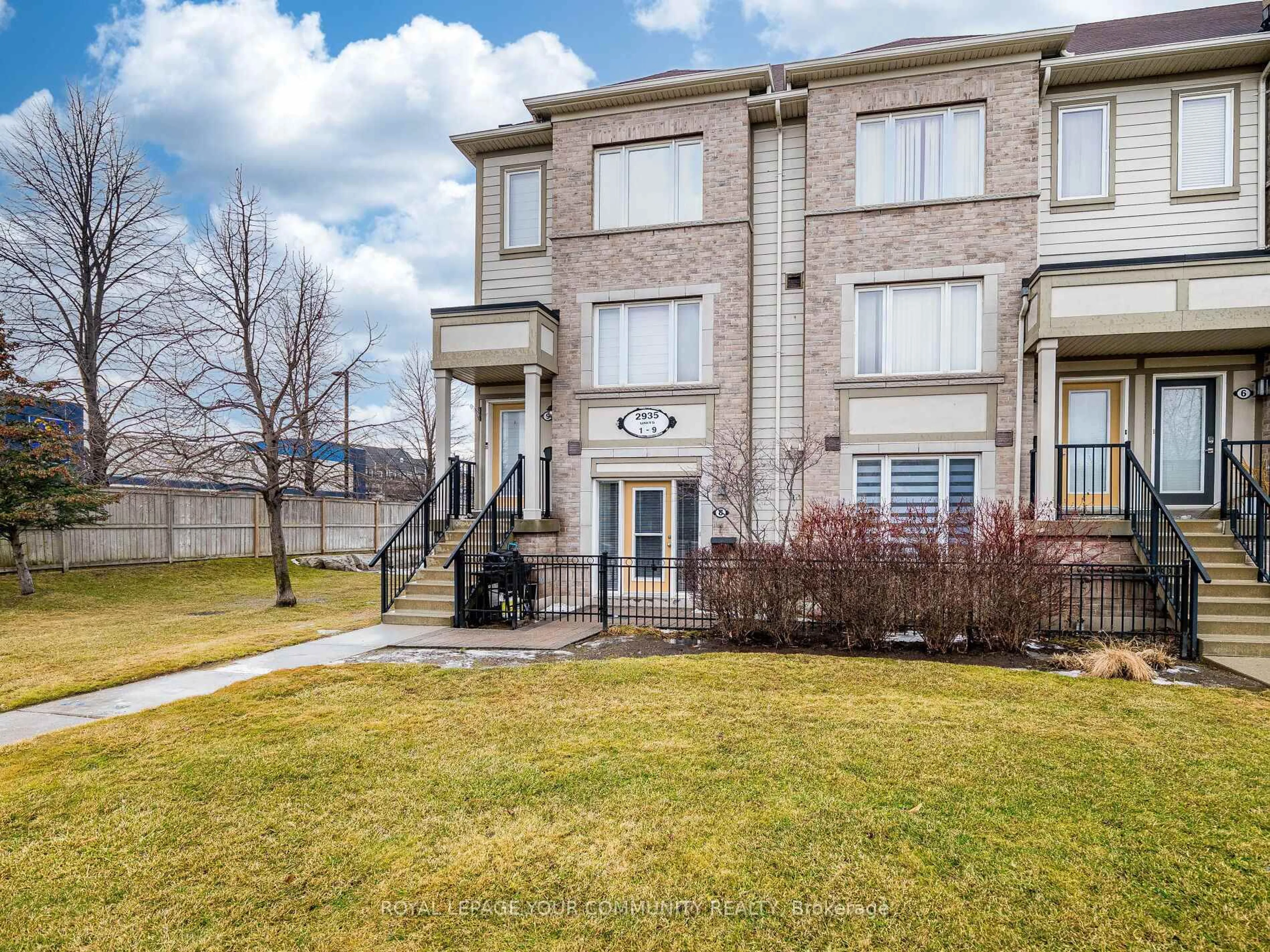 A pic from outside/outdoor area/front of a property/back of a property/a pic from drone, street for 2935 Hazelton Pl #8, Mississauga Ontario L5M 0S3