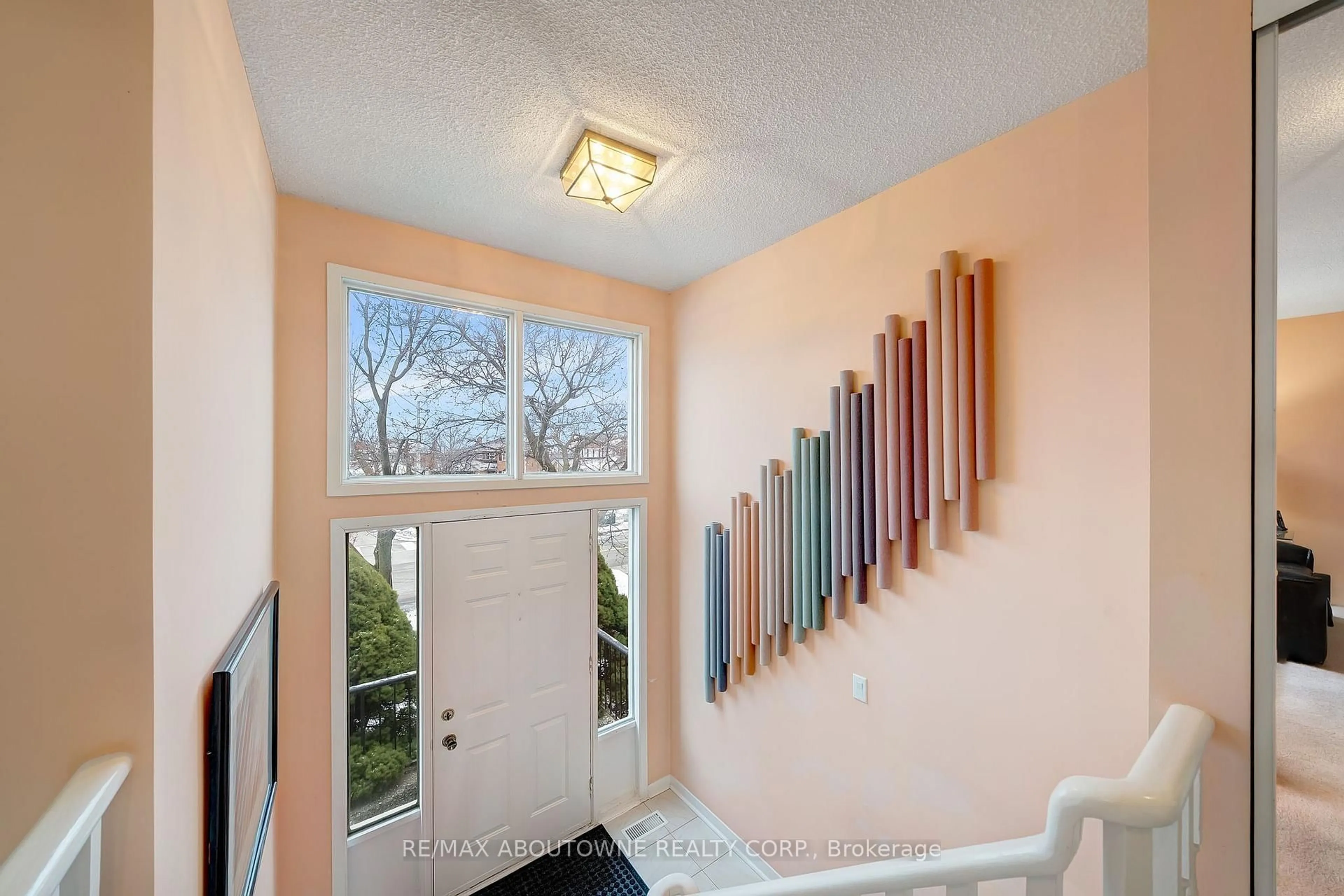 Indoor entryway for 38 Philosopher's Tr, Brampton Ontario L6S 4C9