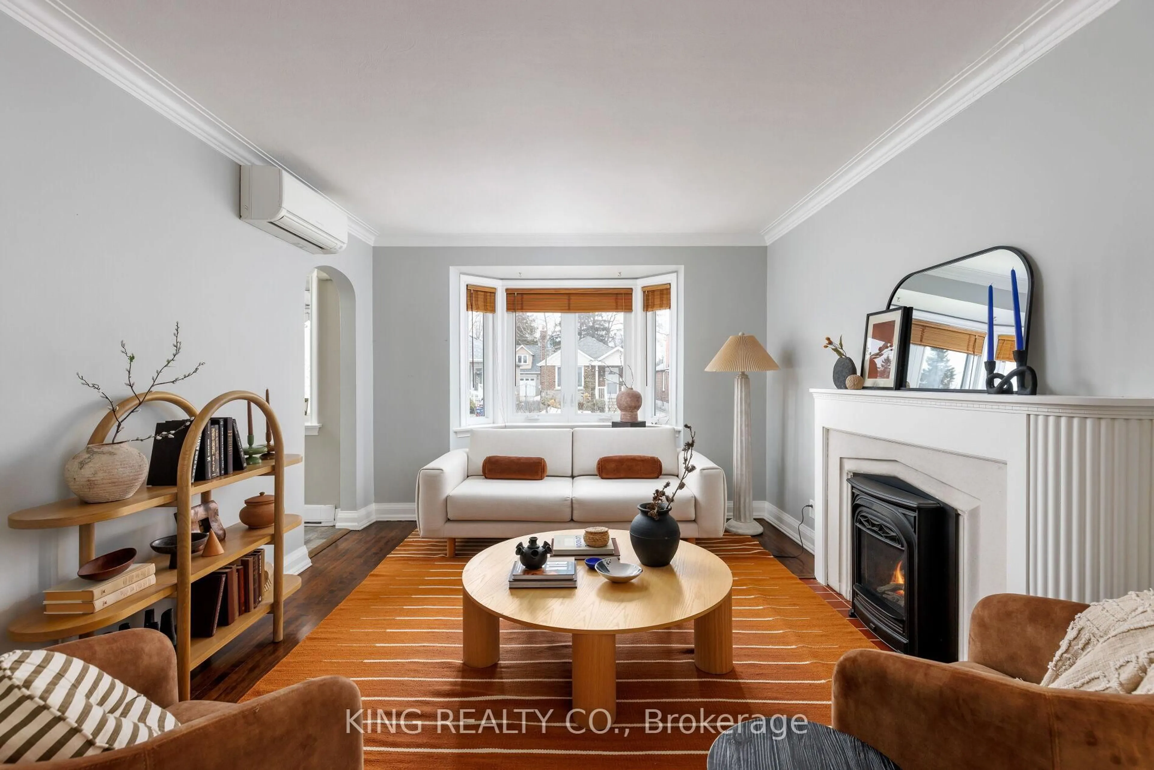 Living room with furniture, unknown for 6 Glamis Ave, Toronto Ontario M6N 4H4