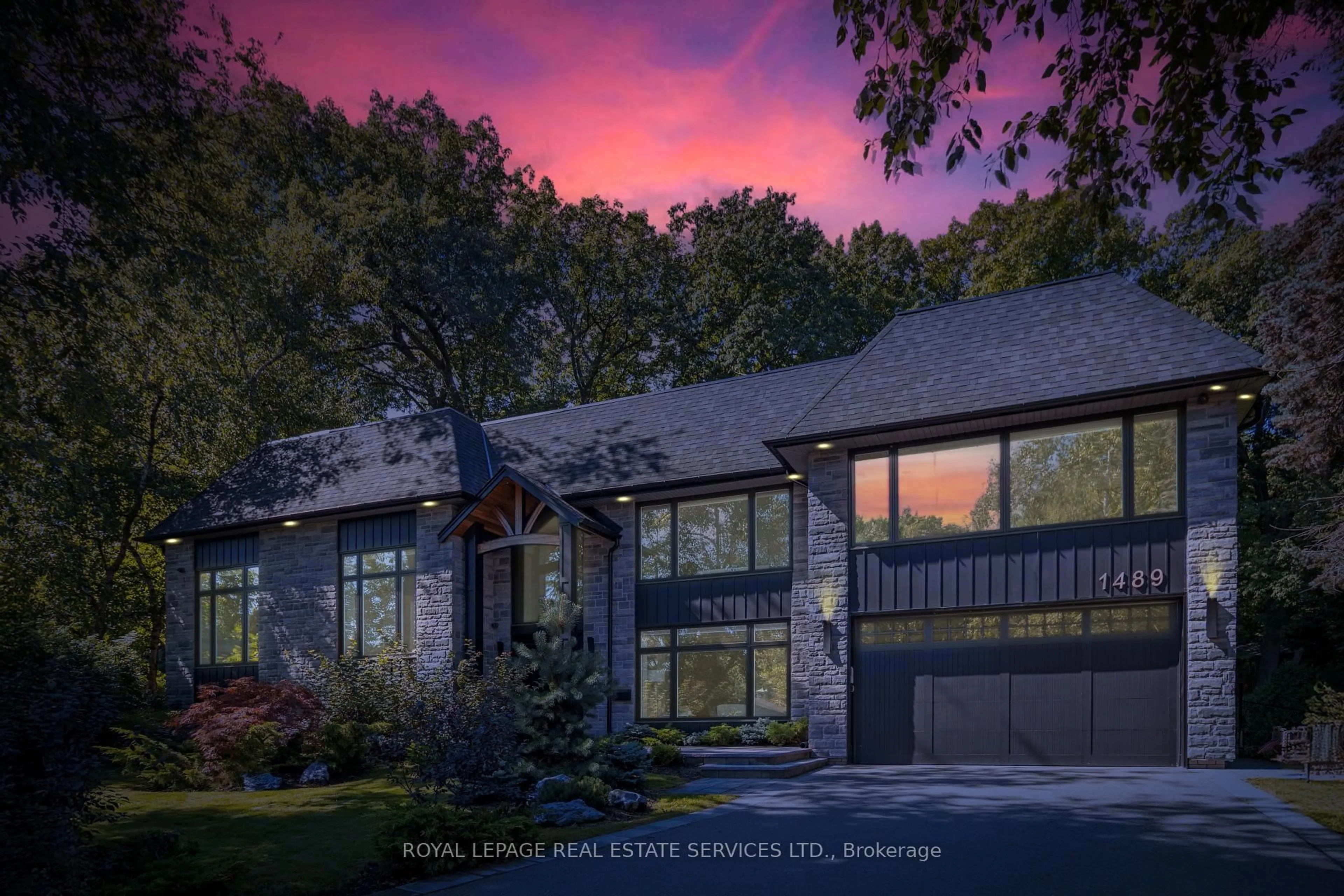 Home with brick exterior material, unknown for 1489 Rogerswood Crt, Mississauga Ontario L5J 1R7