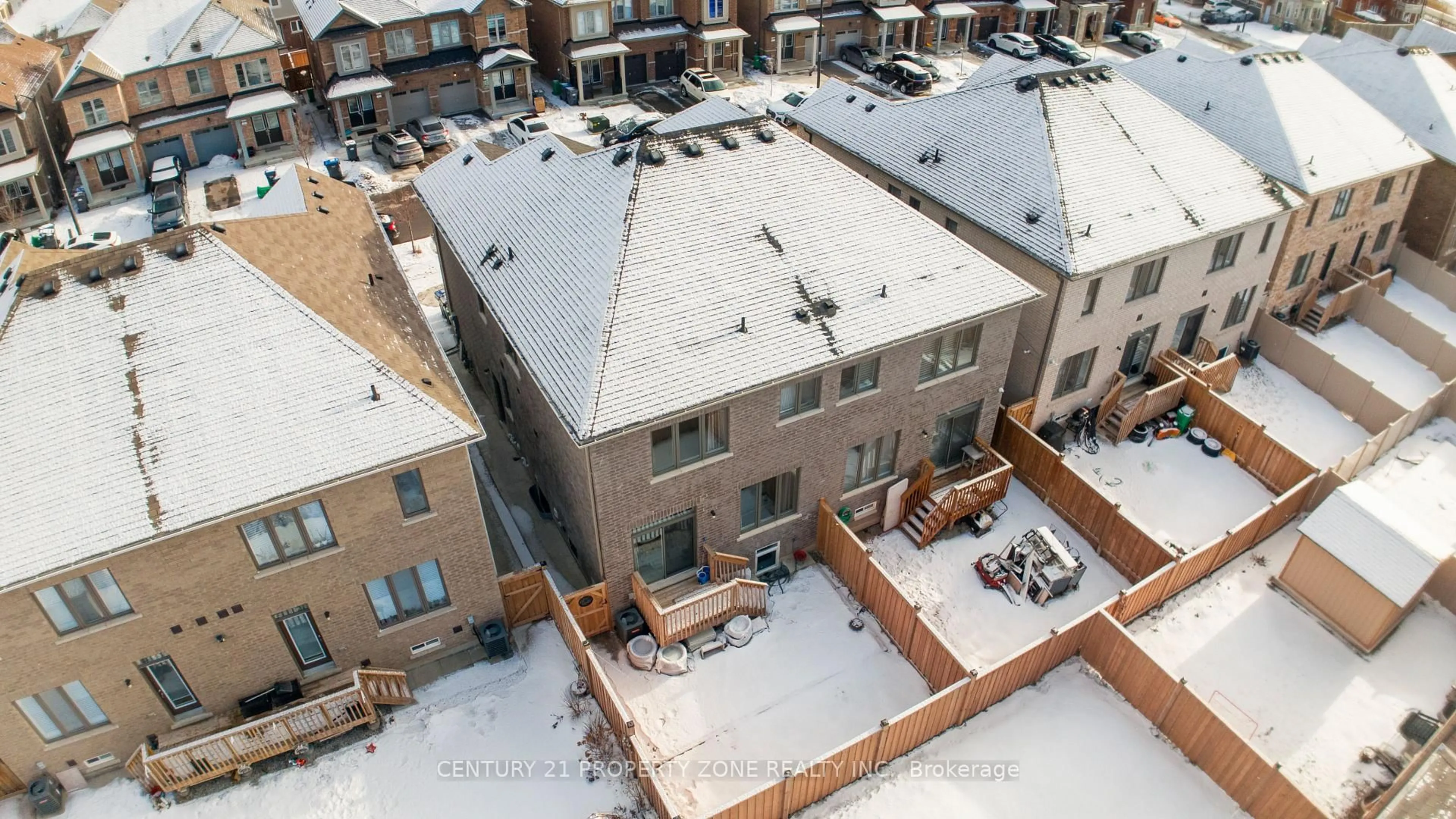 A pic from outside/outdoor area/front of a property/back of a property/a pic from drone, unknown for 118 Emerald Coast Tr, Brampton Ontario L7A 5A7