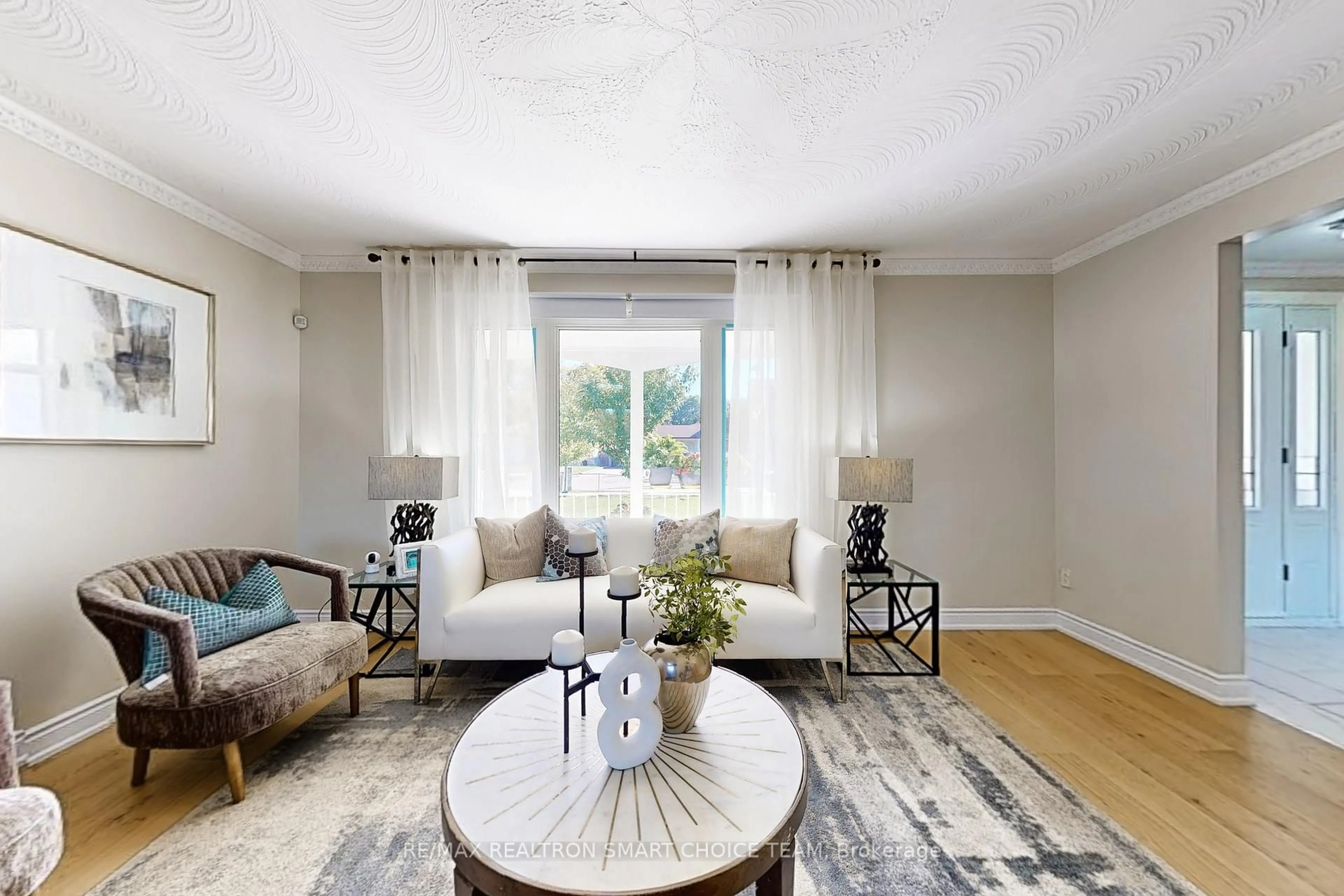 Living room with furniture, unknown for 16 Frith Rd, Toronto Ontario M3N 1G1