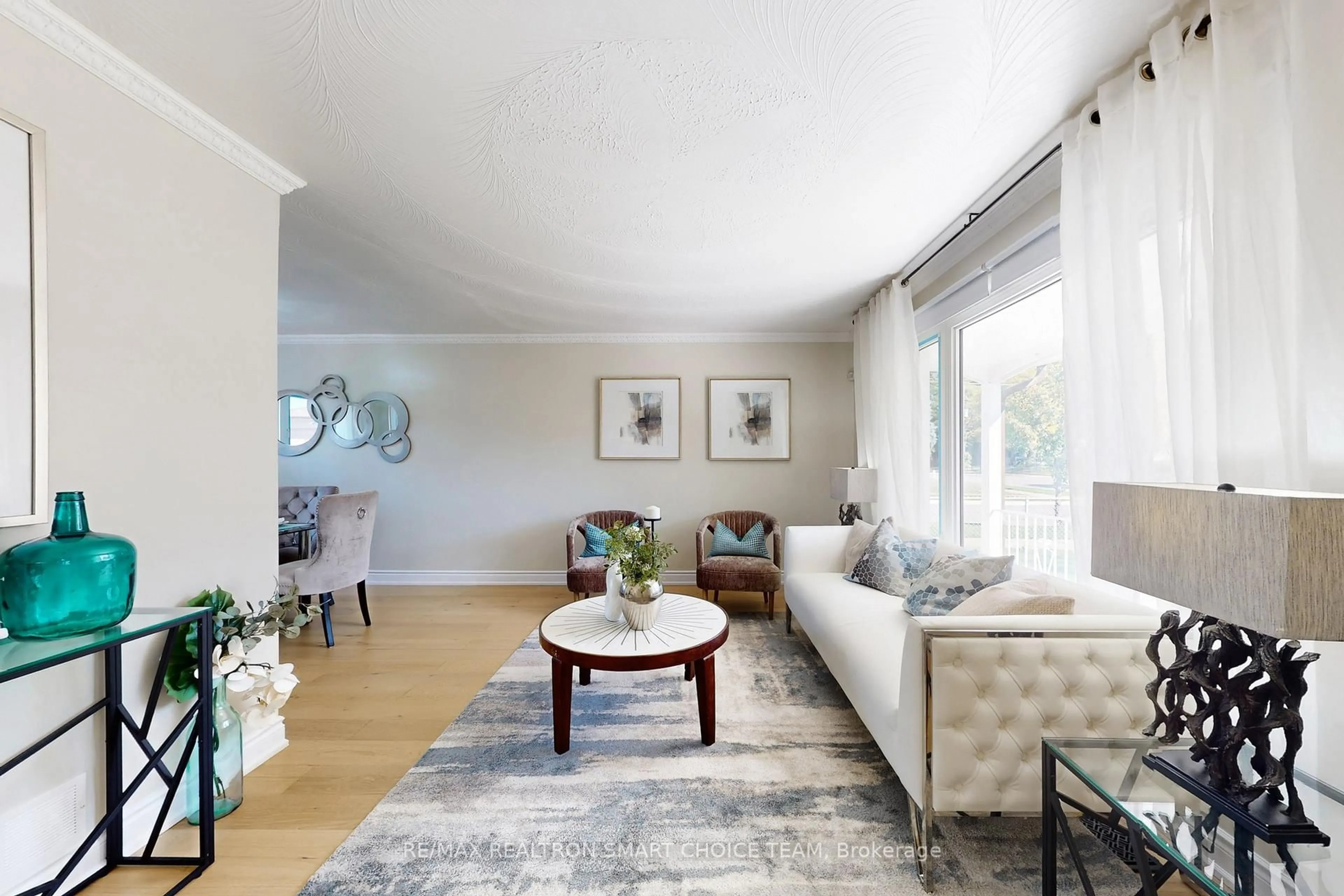 Living room with furniture, unknown for 16 Frith Rd, Toronto Ontario M3N 1G1