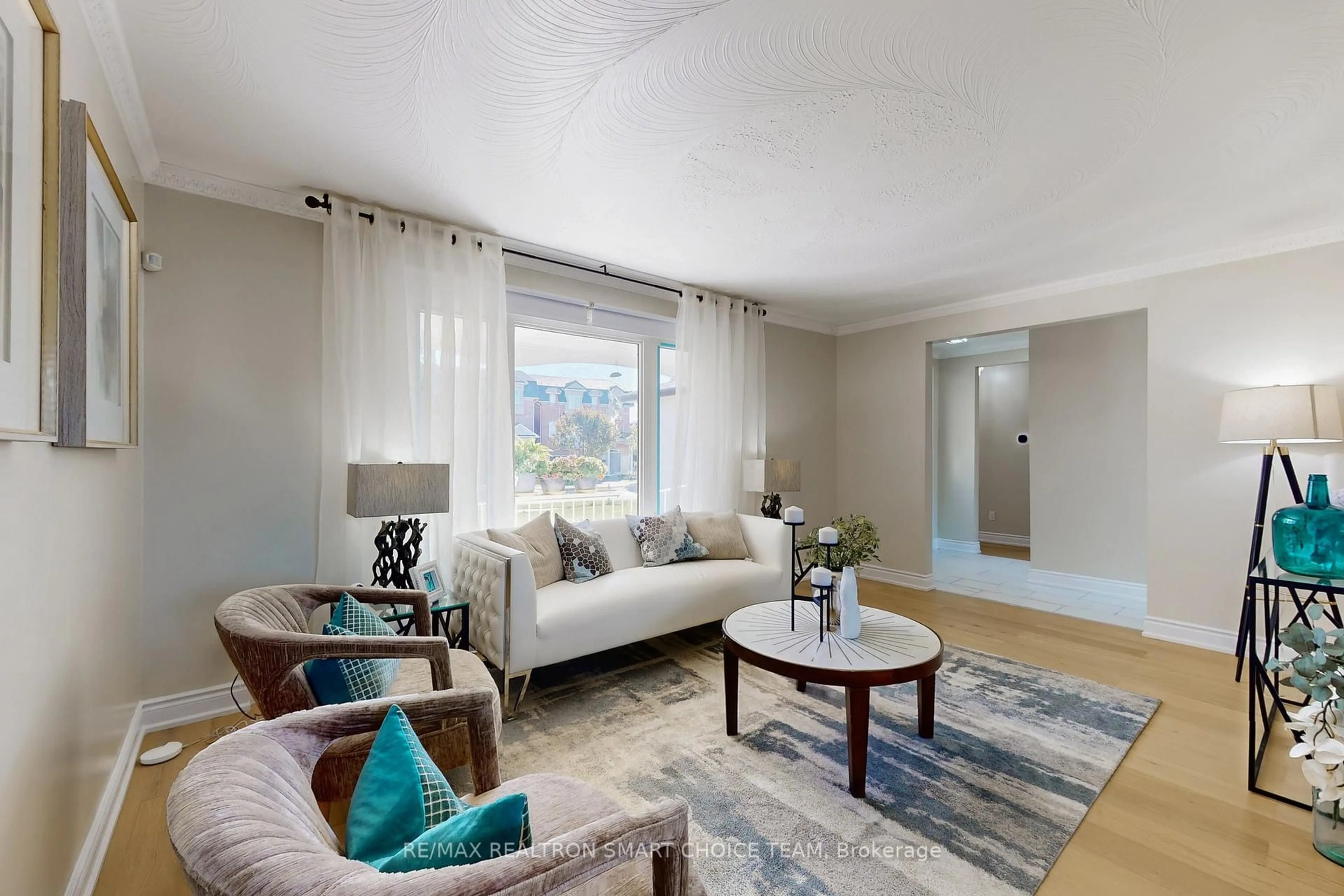 Living room with furniture, unknown for 16 Frith Rd, Toronto Ontario M3N 1G1