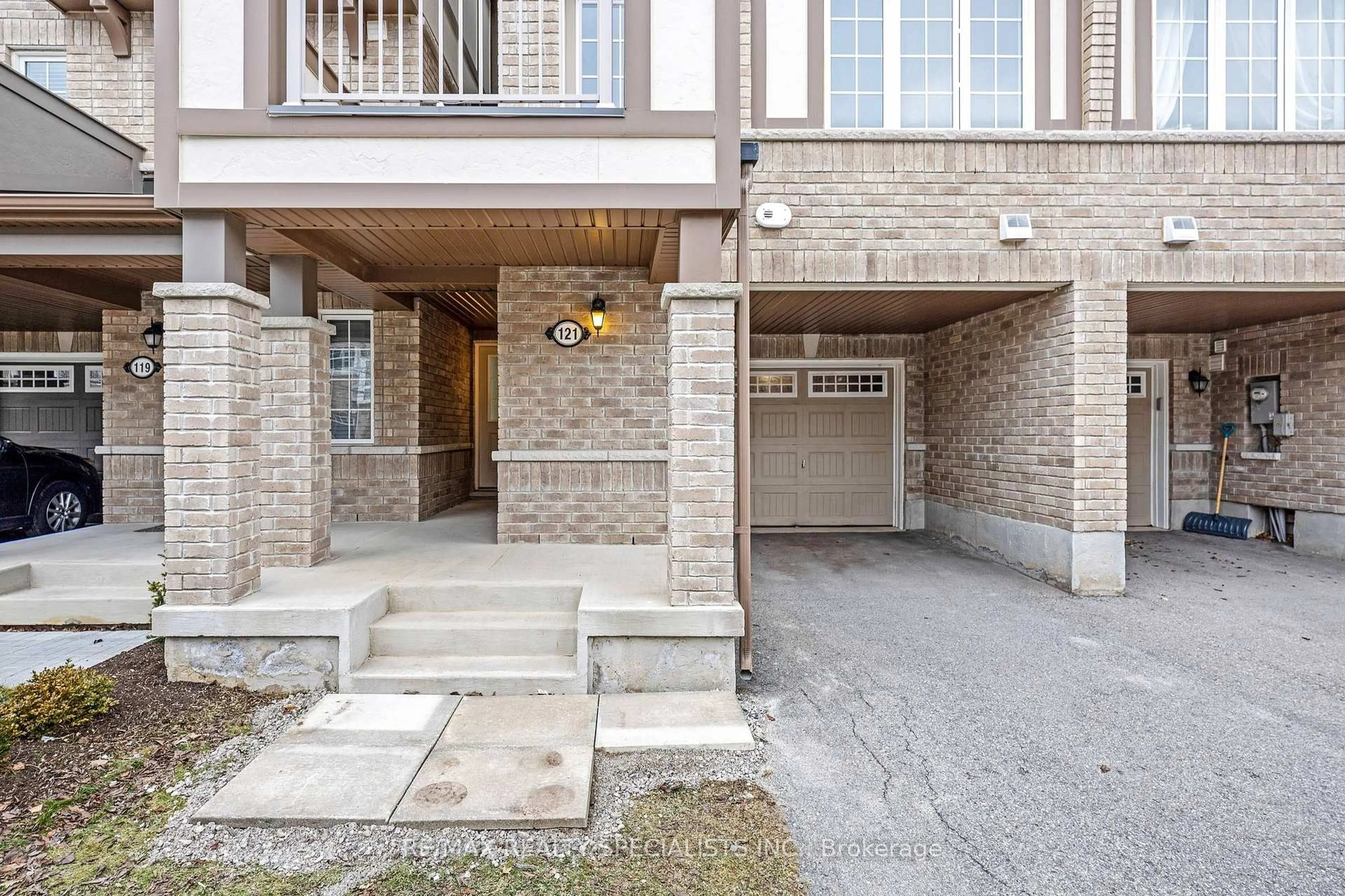 Unknown for 121 Frost Crt, Milton Ontario L9E 1G2