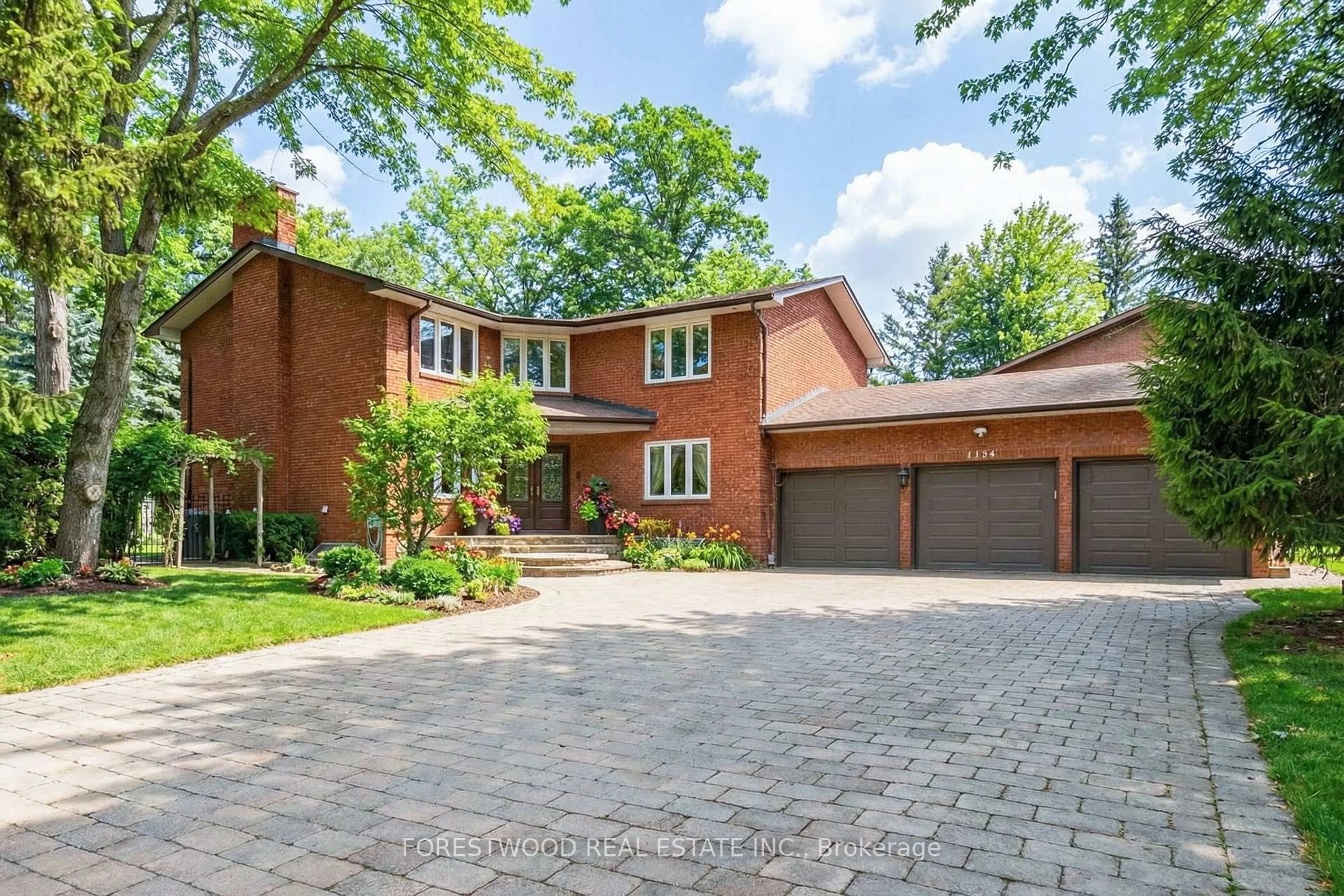 Home with brick exterior material, street for 2176 Autumn Breeze Dr, Mississauga Ontario L5B 1R4
