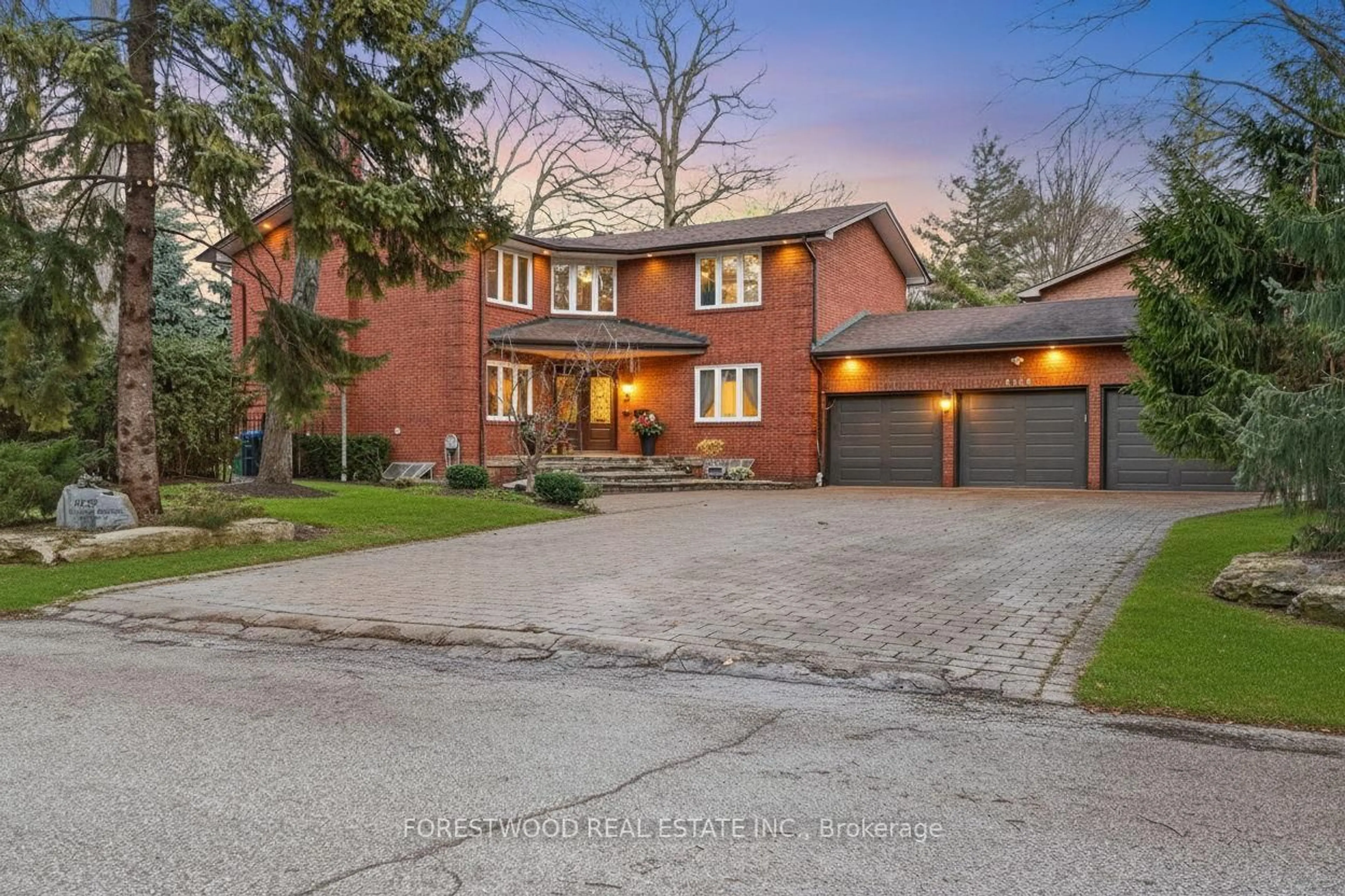 Home with brick exterior material, street for 2176 Autumn Breeze Dr, Mississauga Ontario L5B 1R4