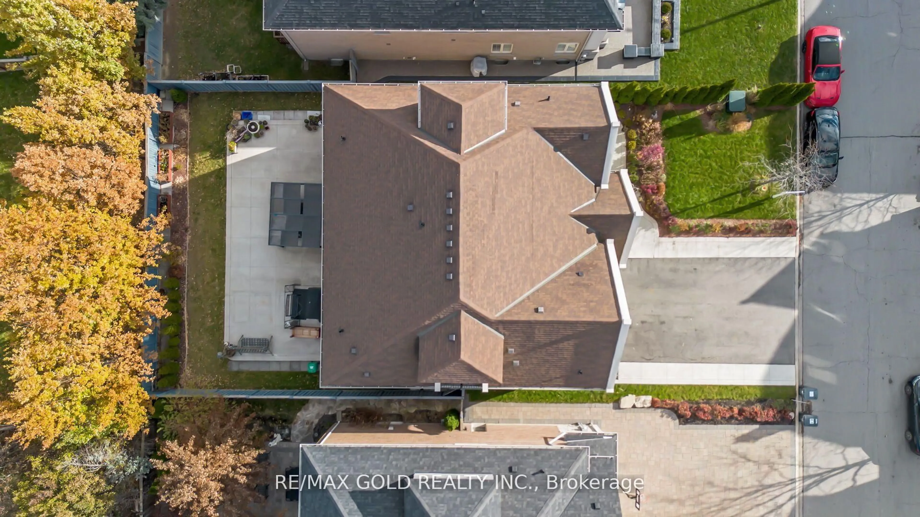 A pic from outside/outdoor area/front of a property/back of a property/a pic from drone, unknown for 6 Ayrshire Crt, Brampton Ontario L6Z 0G6