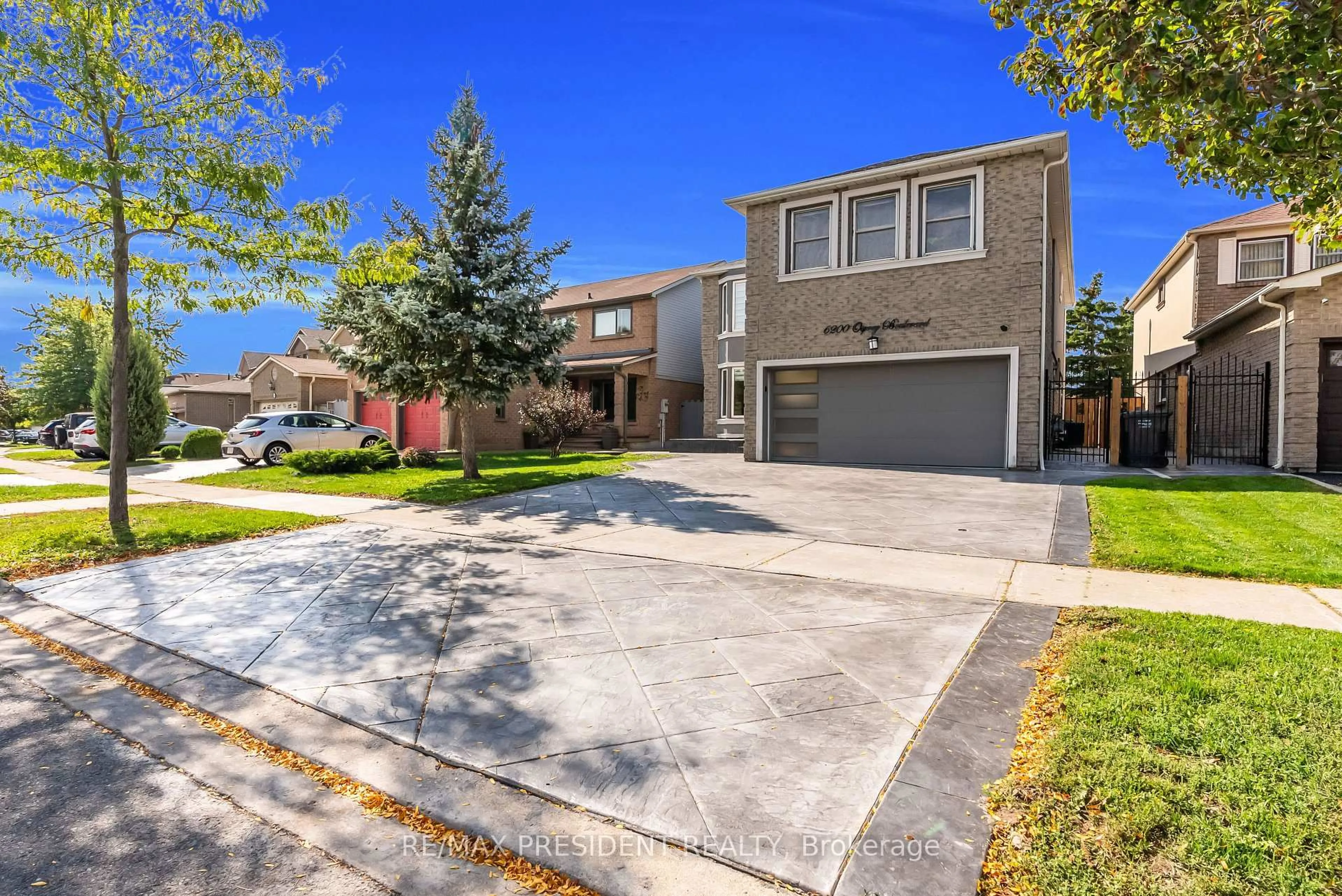 Home with brick exterior material, street for 6200 Osprey Blvd, Mississauga Ontario L5N 5W4
