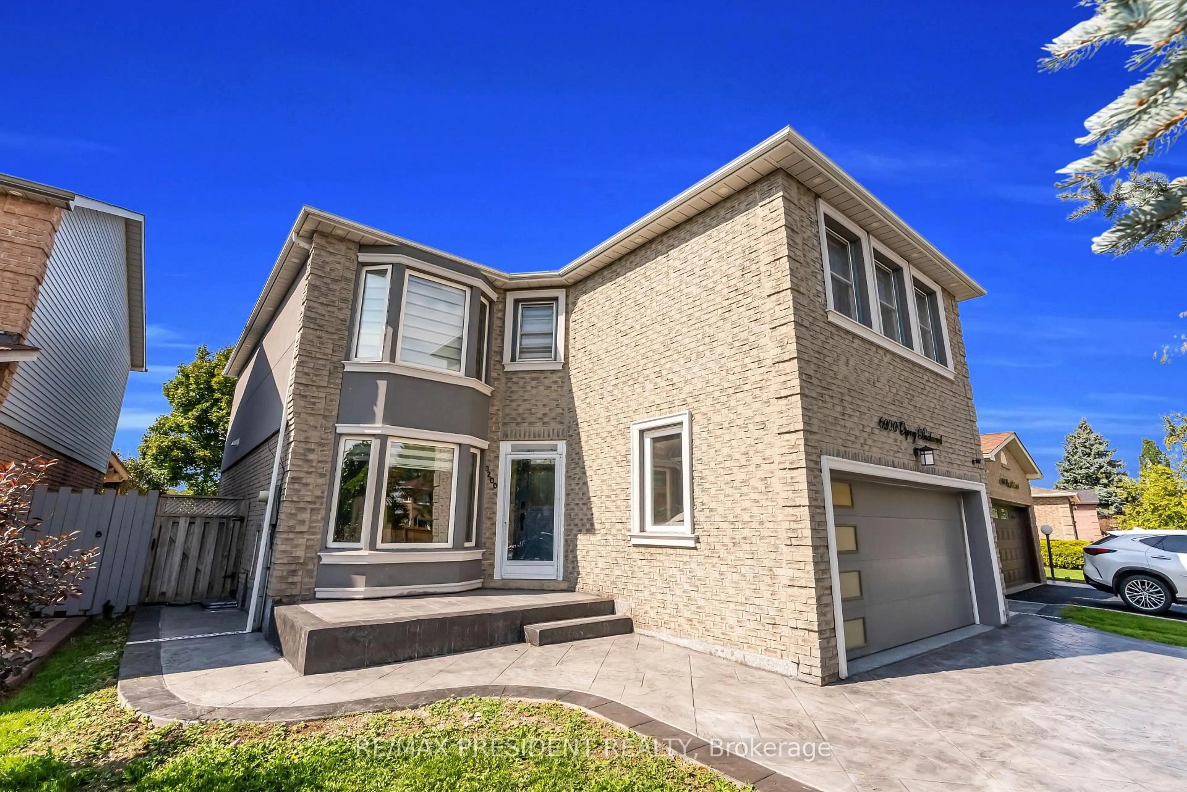 Home with brick exterior material, street for 6200 Osprey Blvd, Mississauga Ontario L5N 5W4