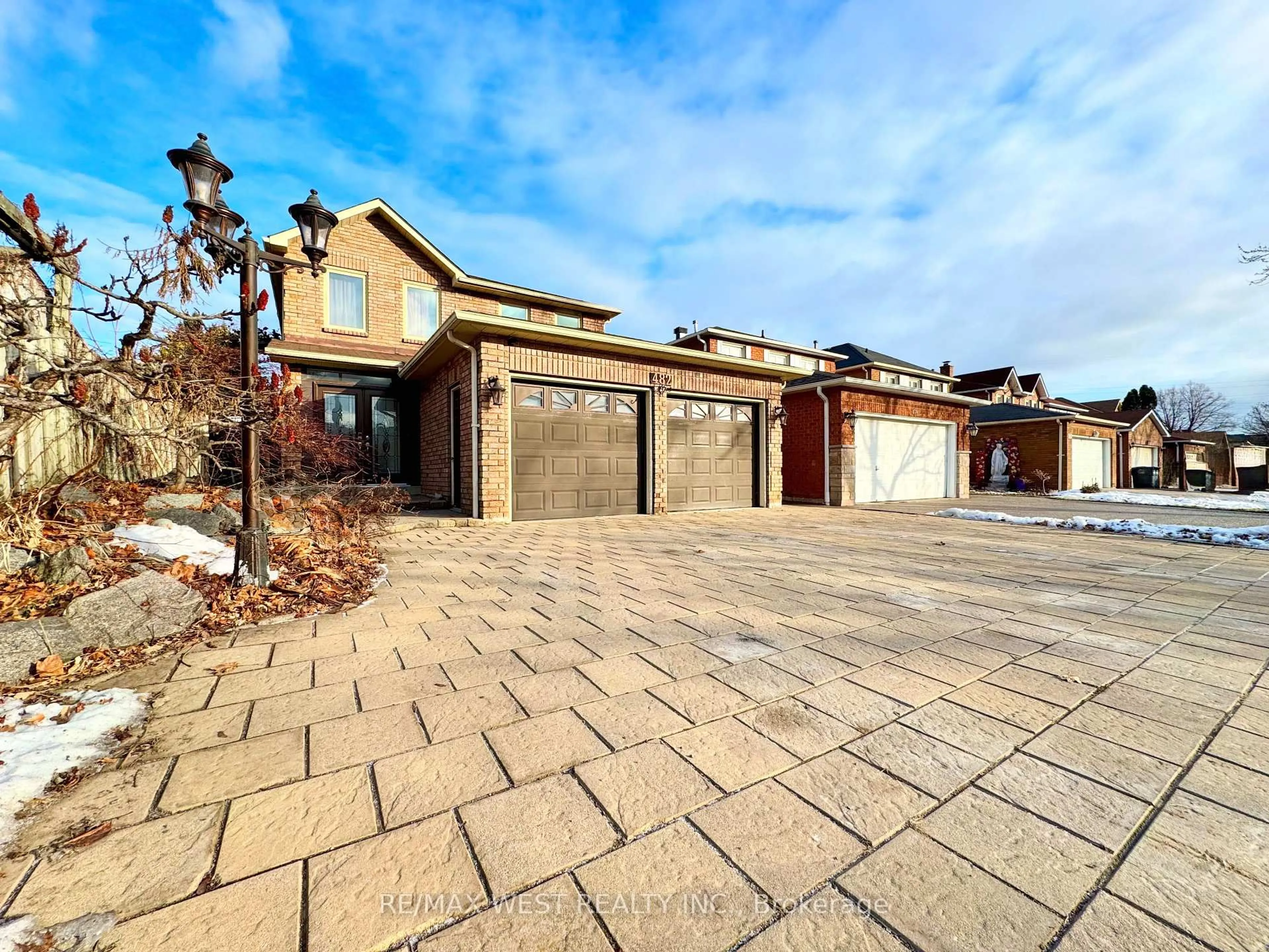 Home with brick exterior material, street for 482 Laurentian Ave, Mississauga Ontario L4Z 2K4