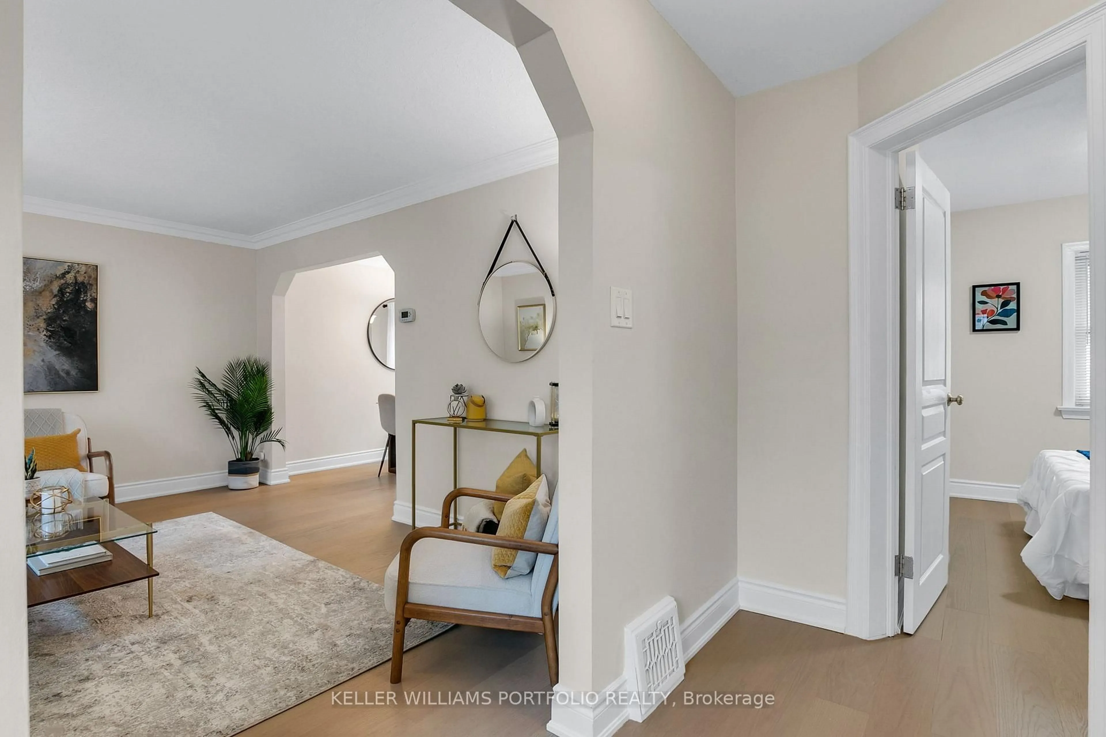 Indoor entryway for 50 Wilmar Rd, Toronto Ontario M9B 3S1