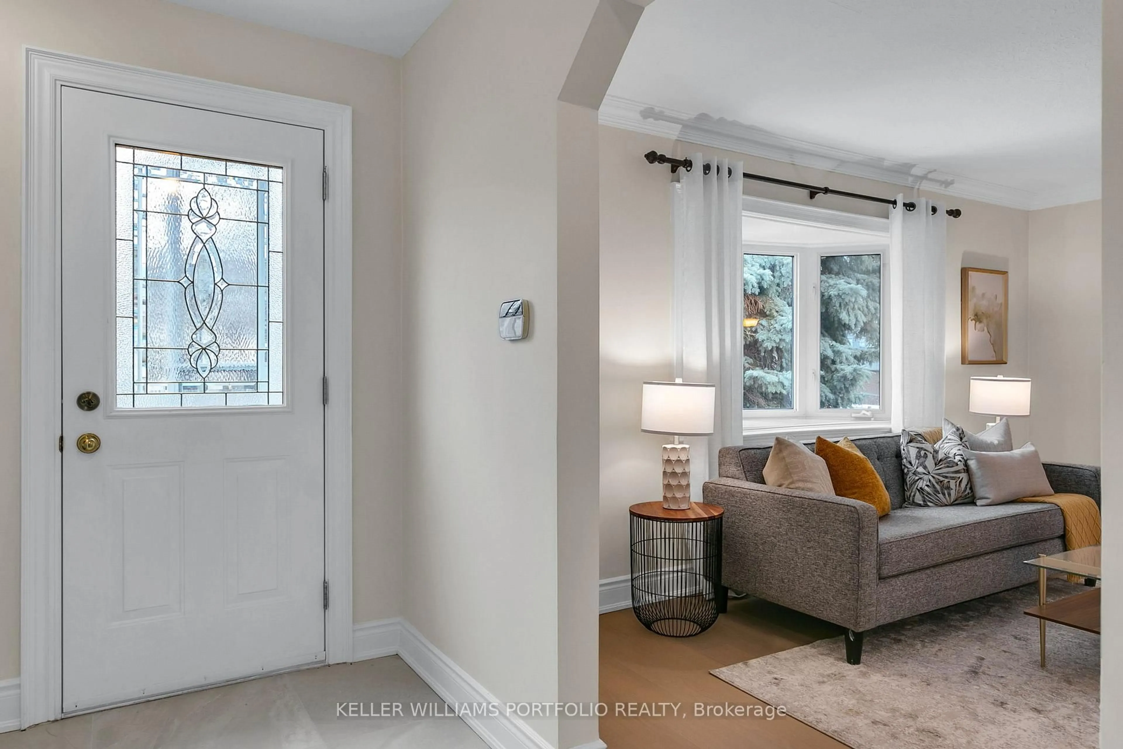 Indoor entryway for 50 Wilmar Rd, Toronto Ontario M9B 3S1