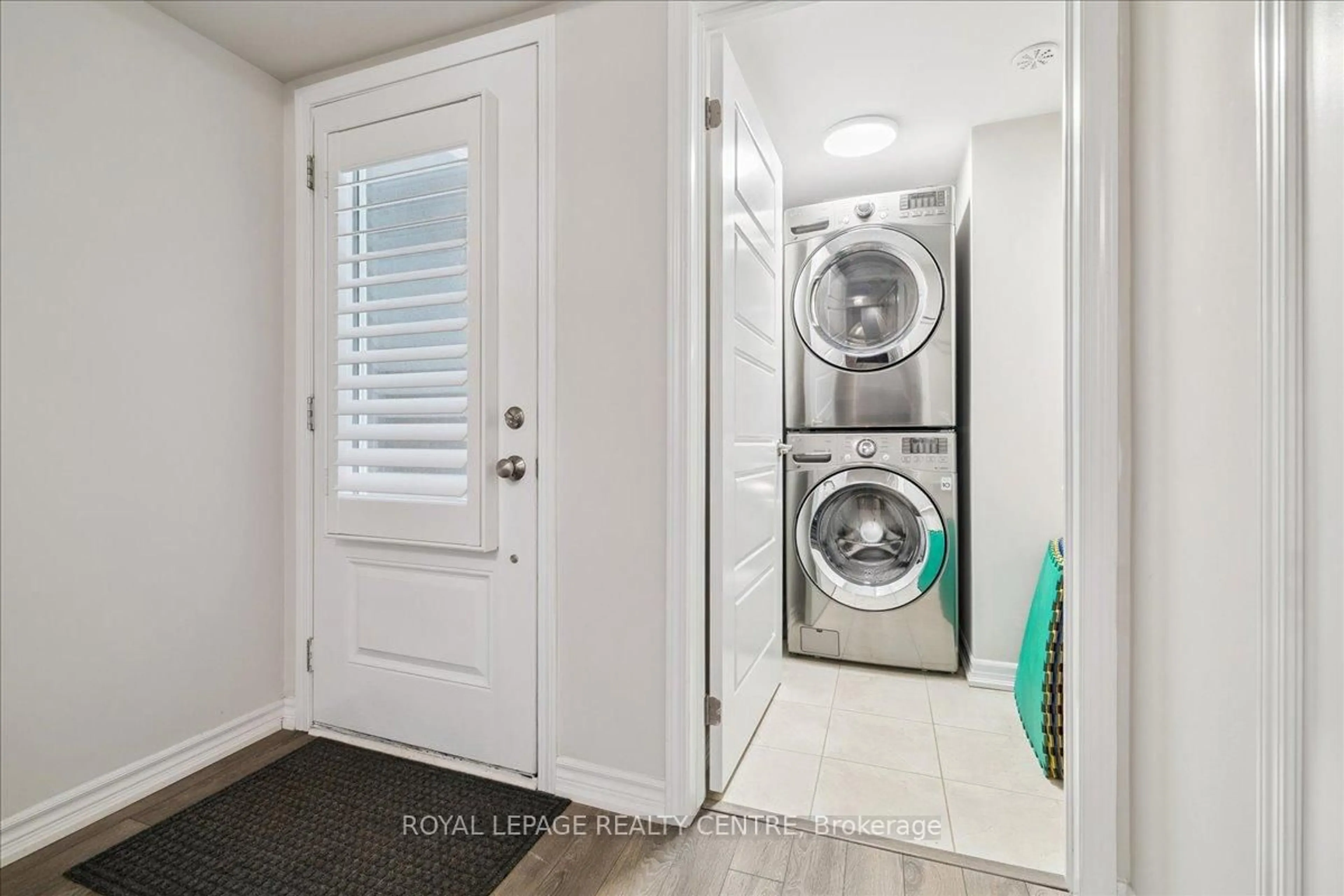 Laundry room for 3087 Mistletoe Gdns, Oakville Ontario L6M 0Y7