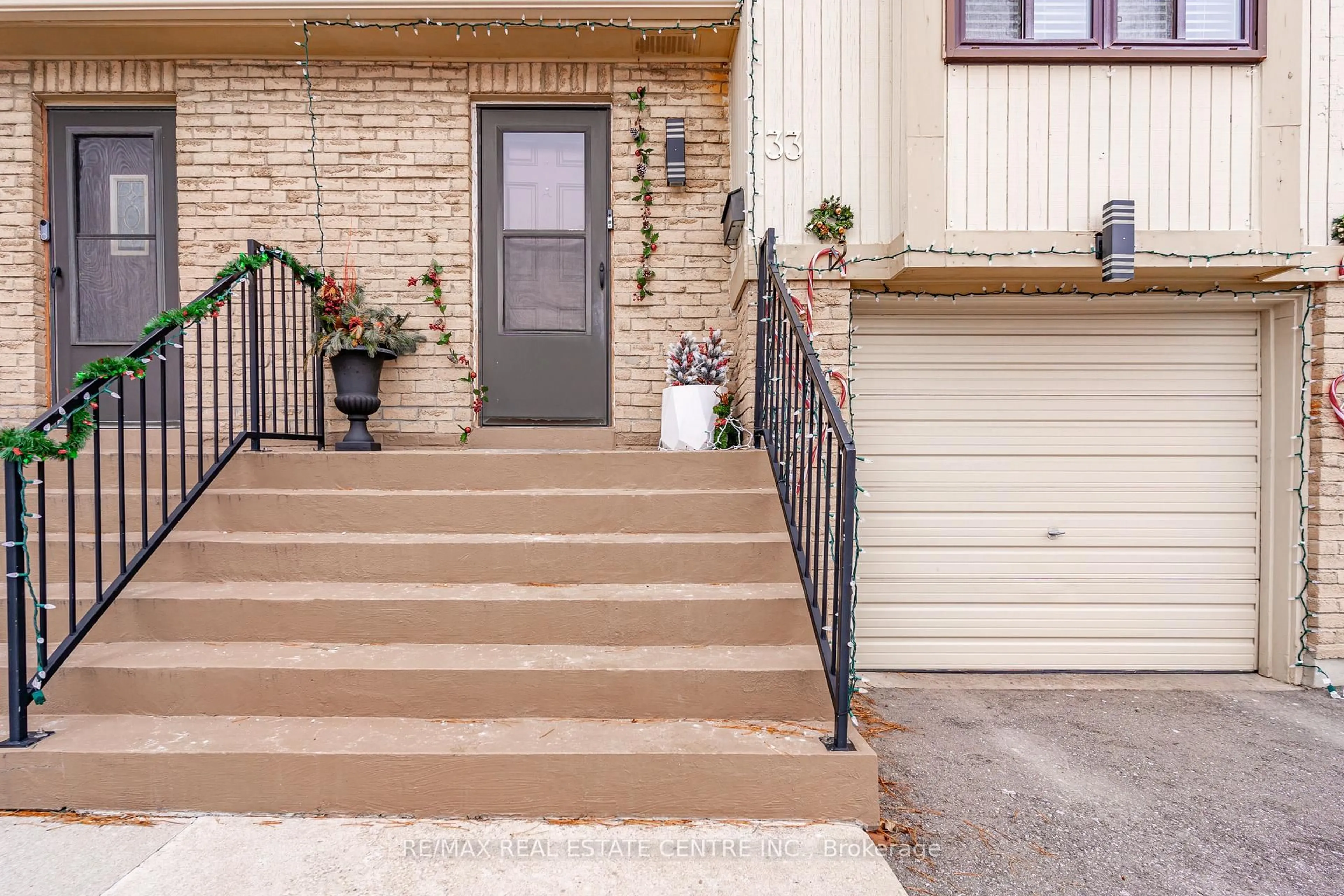 Unknown for 33 Guildford Cres #33, Brampton Ontario L6S 3K2