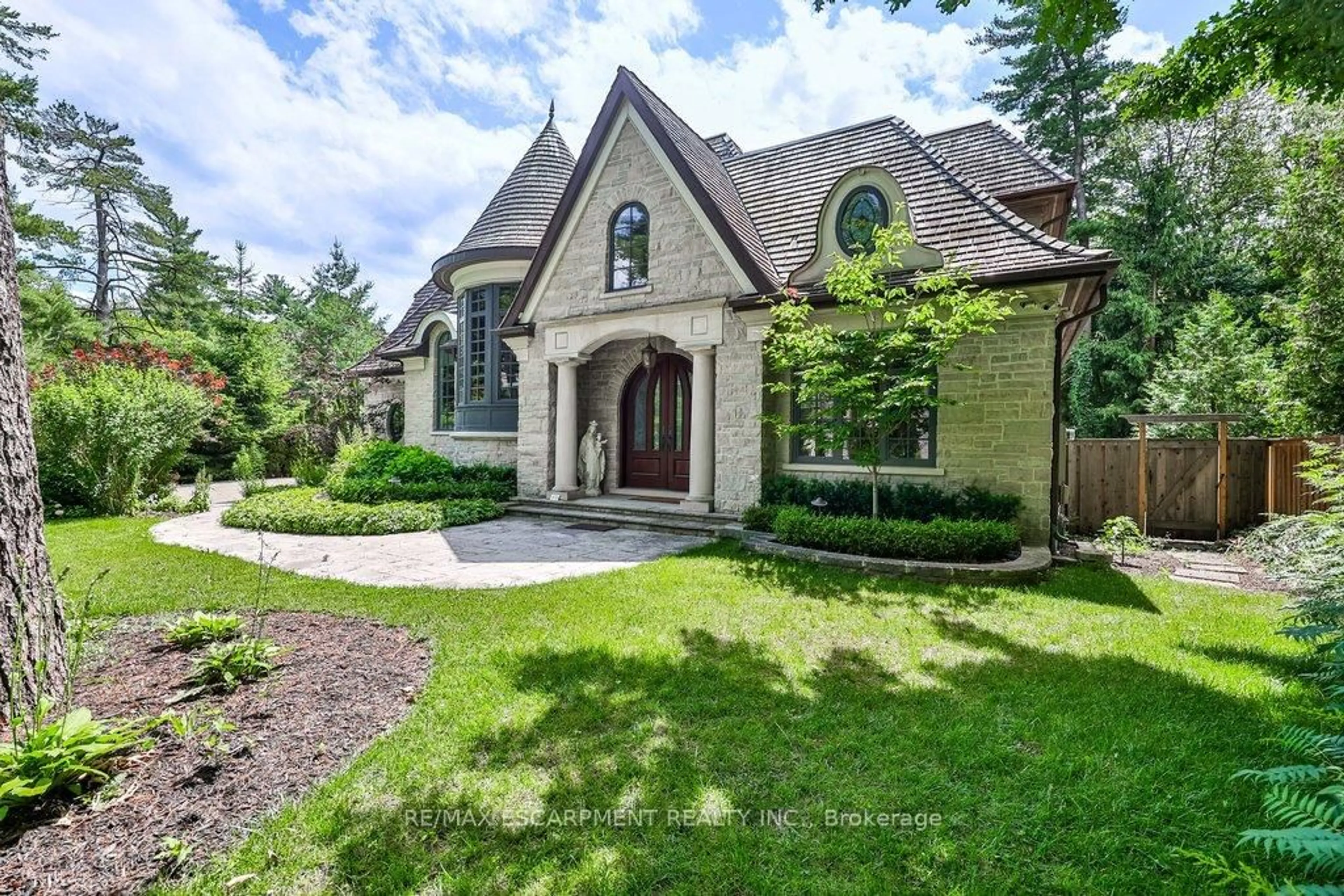 Home with brick exterior material, street for 1476 Carmen Dr, Mississauga Ontario L5G 3Z1