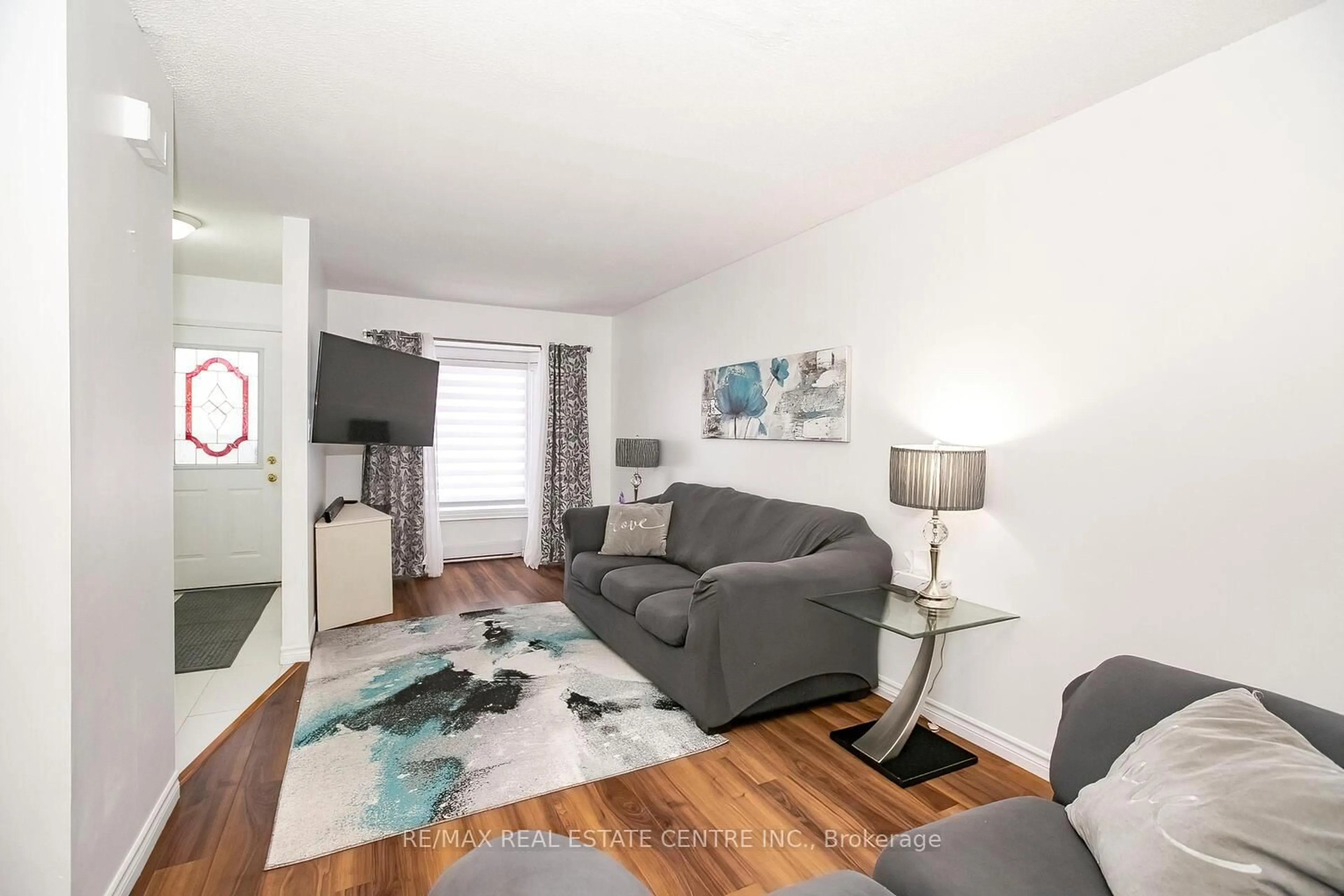 Living room with furniture, unknown for 31 Parkview Dr #27, Orangeville Ontario L9W 4H7