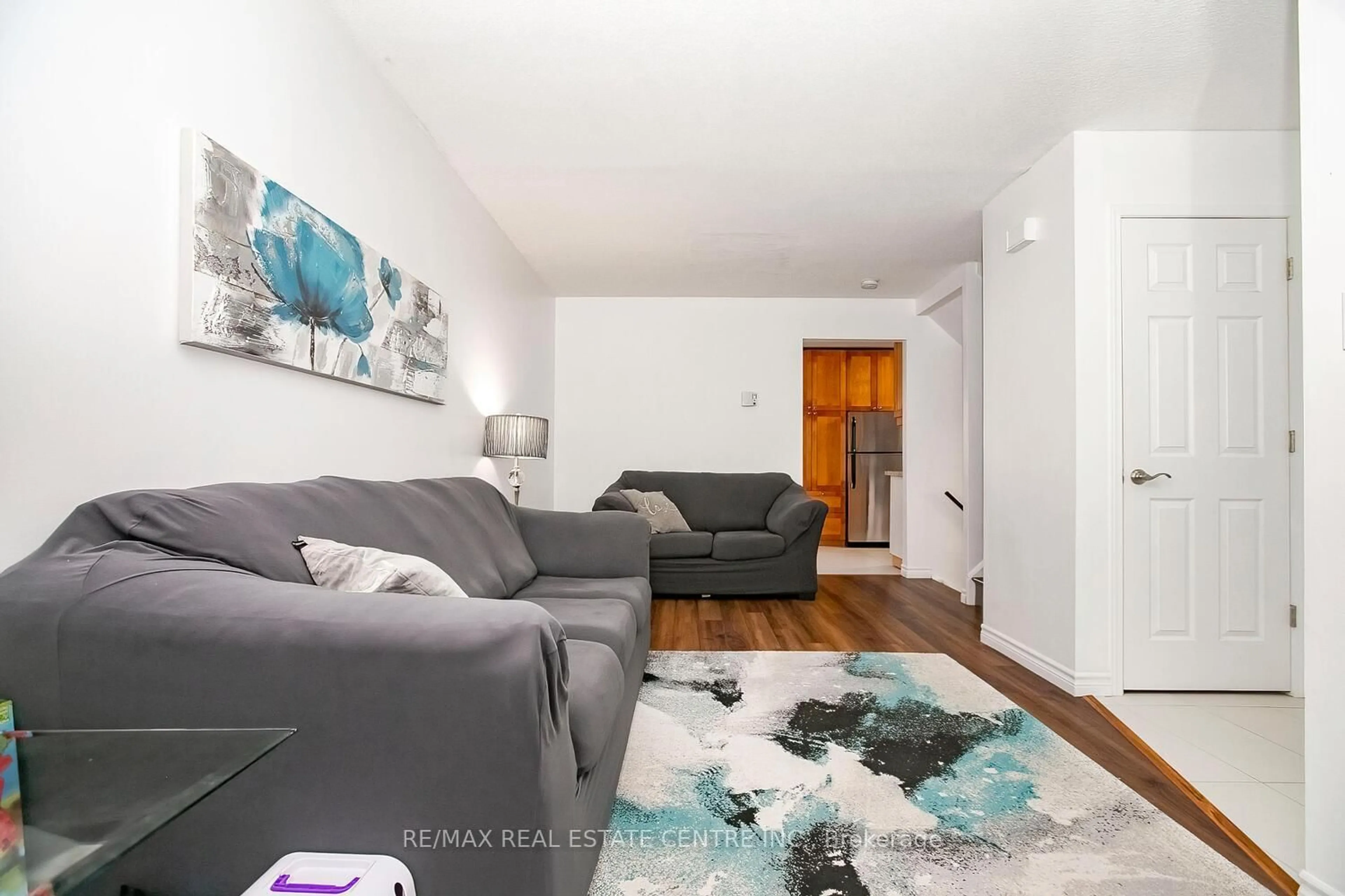 Living room with furniture, wood/laminate floor for 31 Parkview Dr #27, Orangeville Ontario L9W 4H7