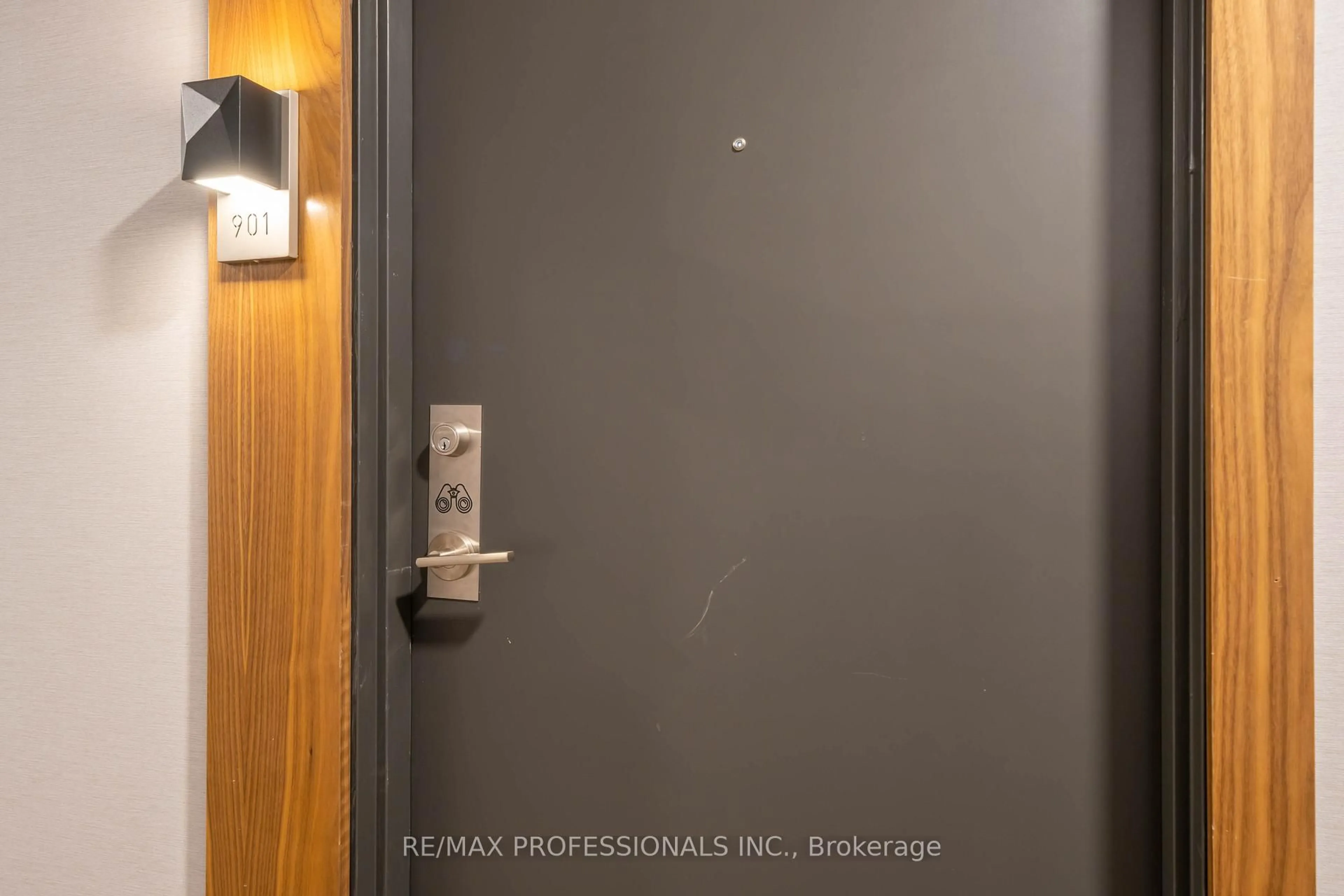 Unknown for 25 Neighbourhood Lane #901, Toronto Ontario M9Y 0C4