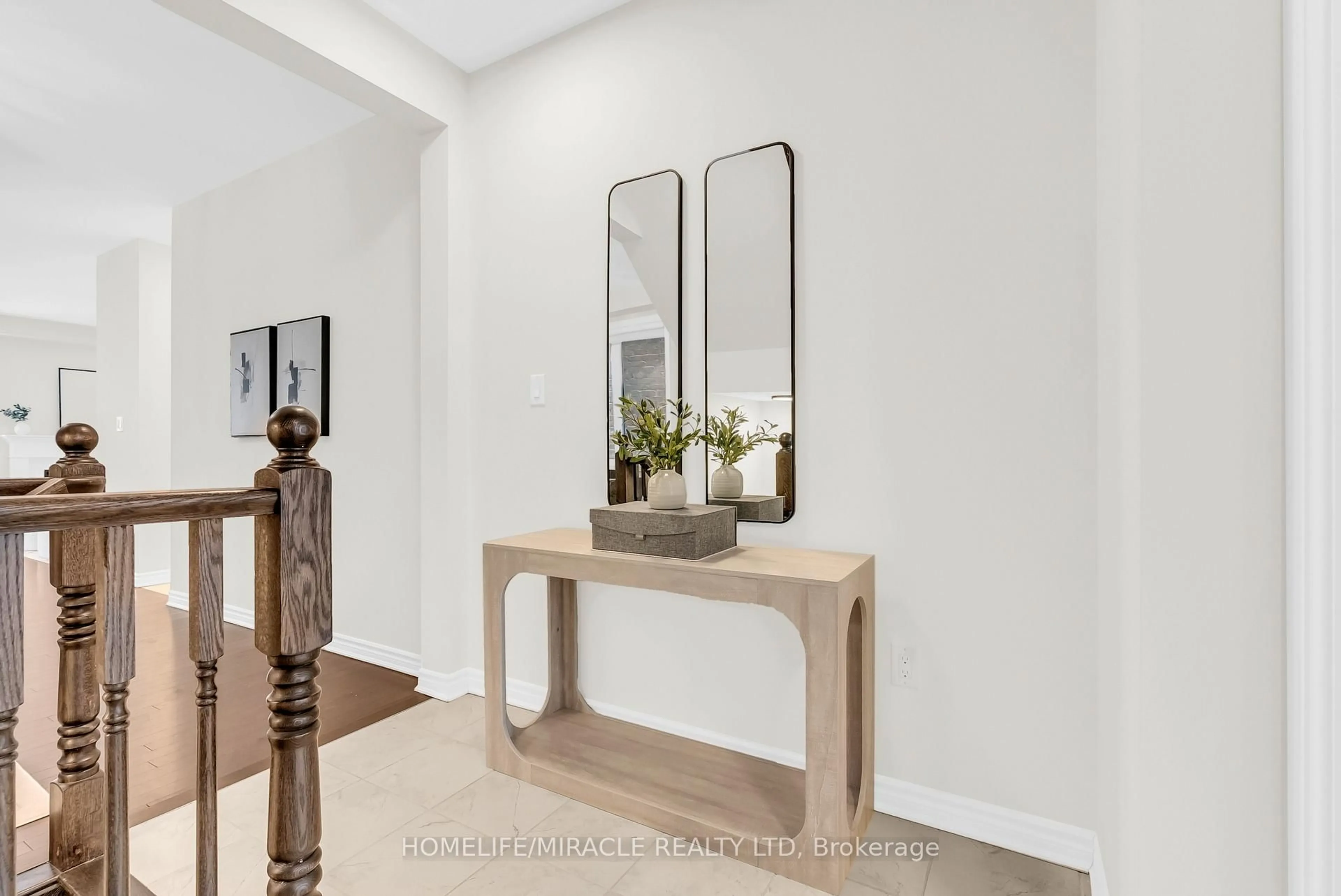 Indoor entryway for 1344 ROSE Way, Milton Ontario L9E 1M5